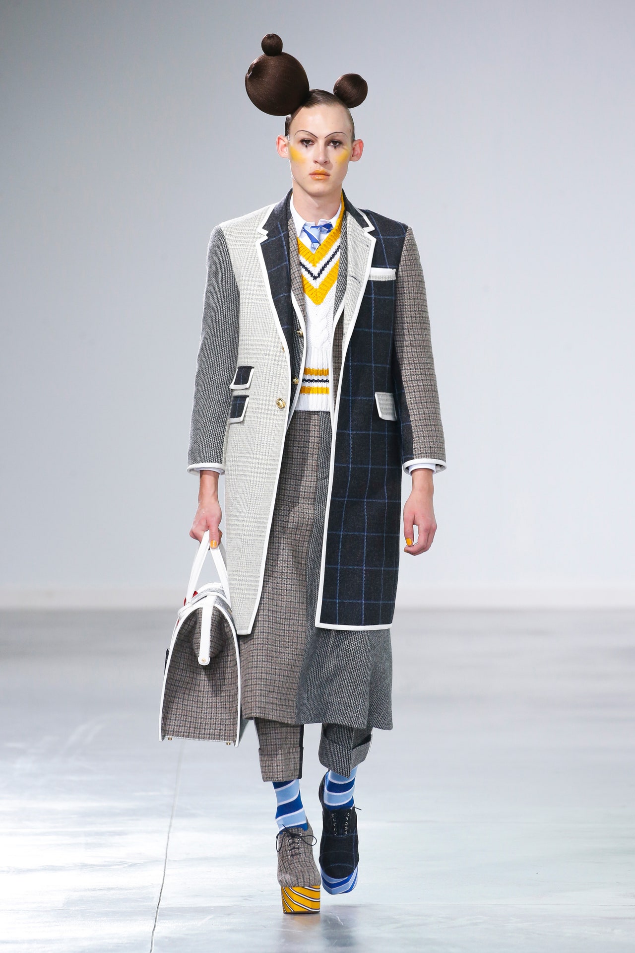 00038-thom-browne-fall-2022-credit-brand-1.jpeg