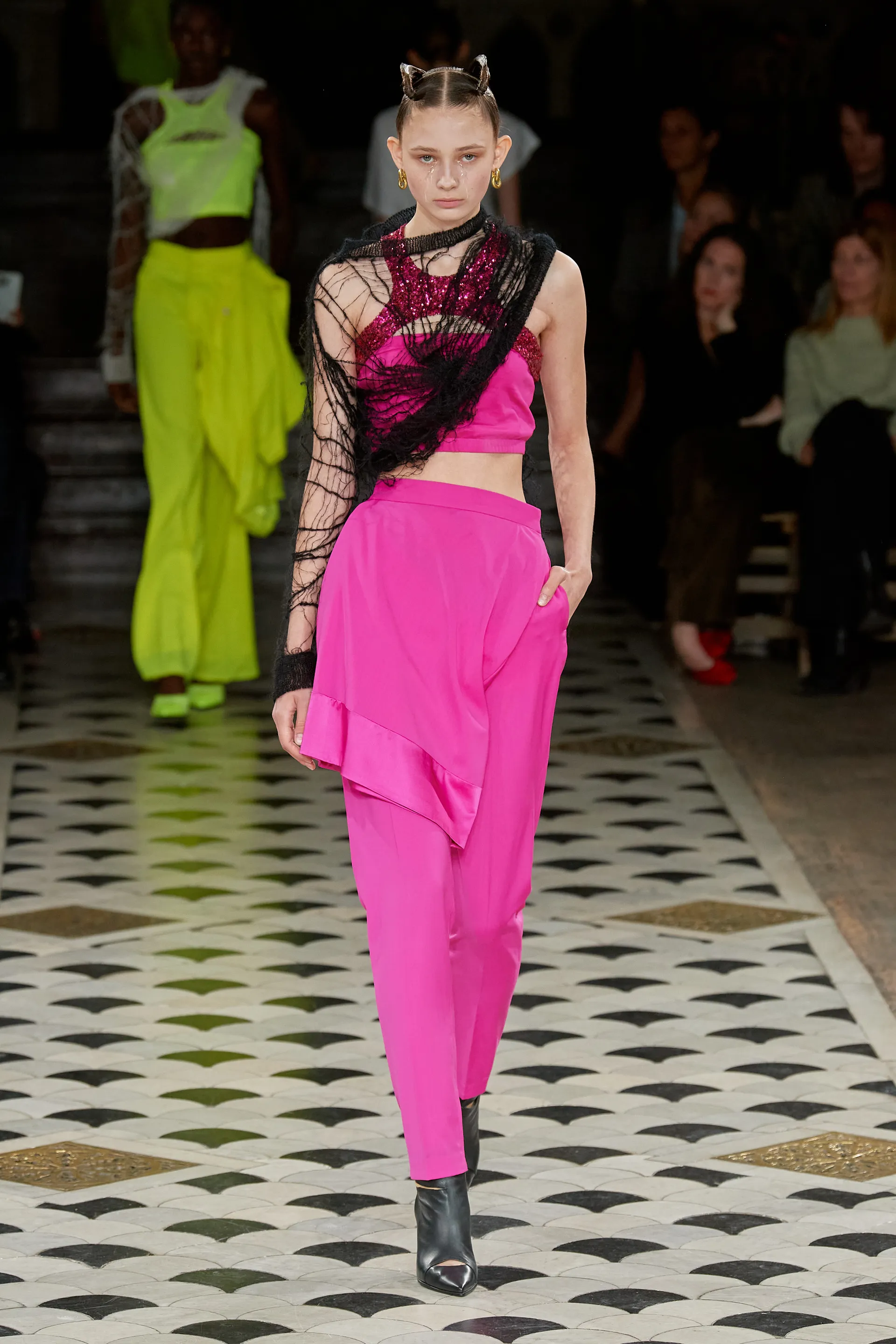 00038-undercover-spring-2023-ready-to-wear-credit-gorunway