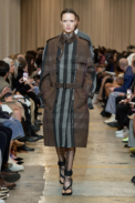 00039-burberry-spring-2023-ready-to-wear-credit-brand