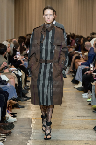 00039-burberry-spring-2023-ready-to-wear-credit-brand