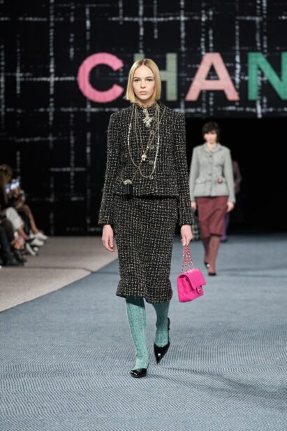 00039-chanel-fall-2022-ready-to-wear-paris-credit-gorunway-1.jpeg