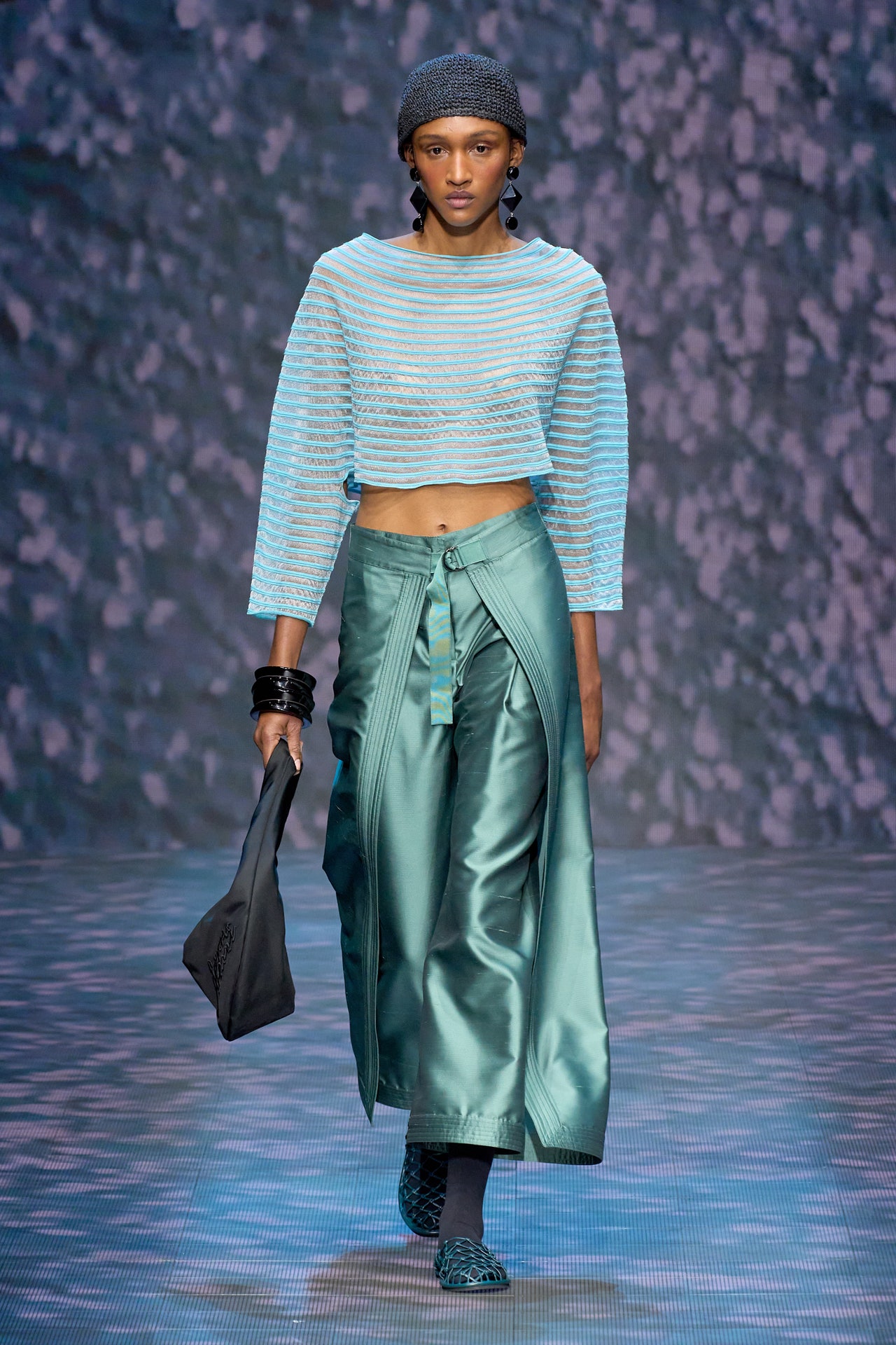 00039-emporio-armani-spring-2023-ready-to-wear-credit-gorunway
