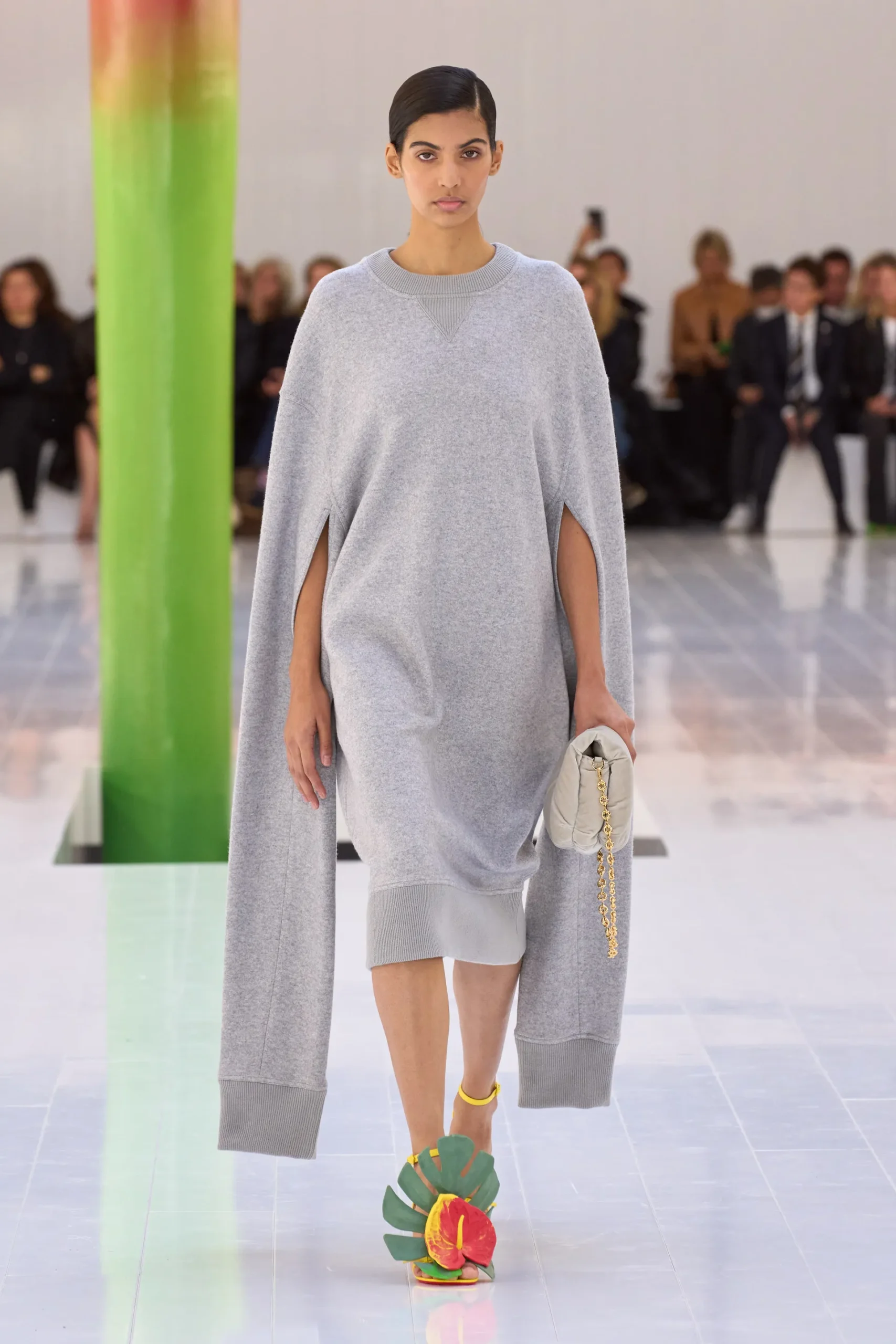 00039-loewe-spring-2023-ready-to-wear-credit-gorunway