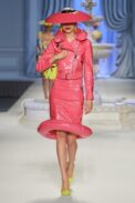 00039-moschino-spring-2023-ready-to-wear-credit-gorunway