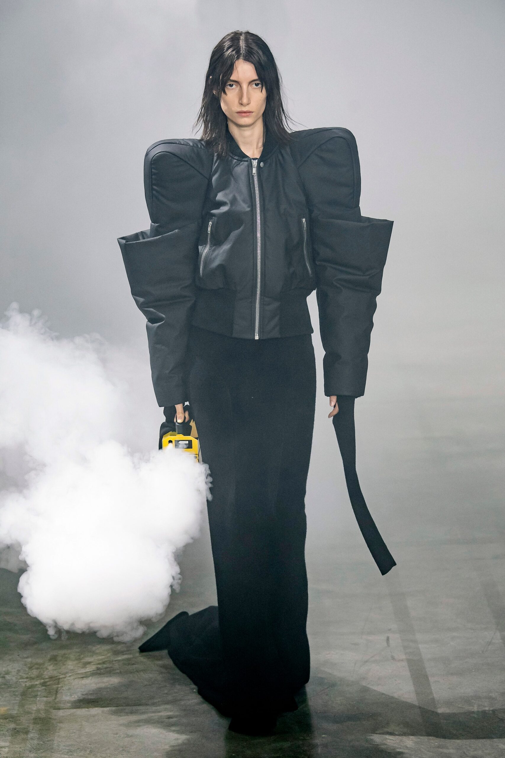00039-rick-owens-fall-2022-ready-to-wear-paris-credit-gorunway-3.jpg