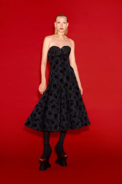 00039-schiaparelli-spring-2023-ready-to-wear-credit-brand