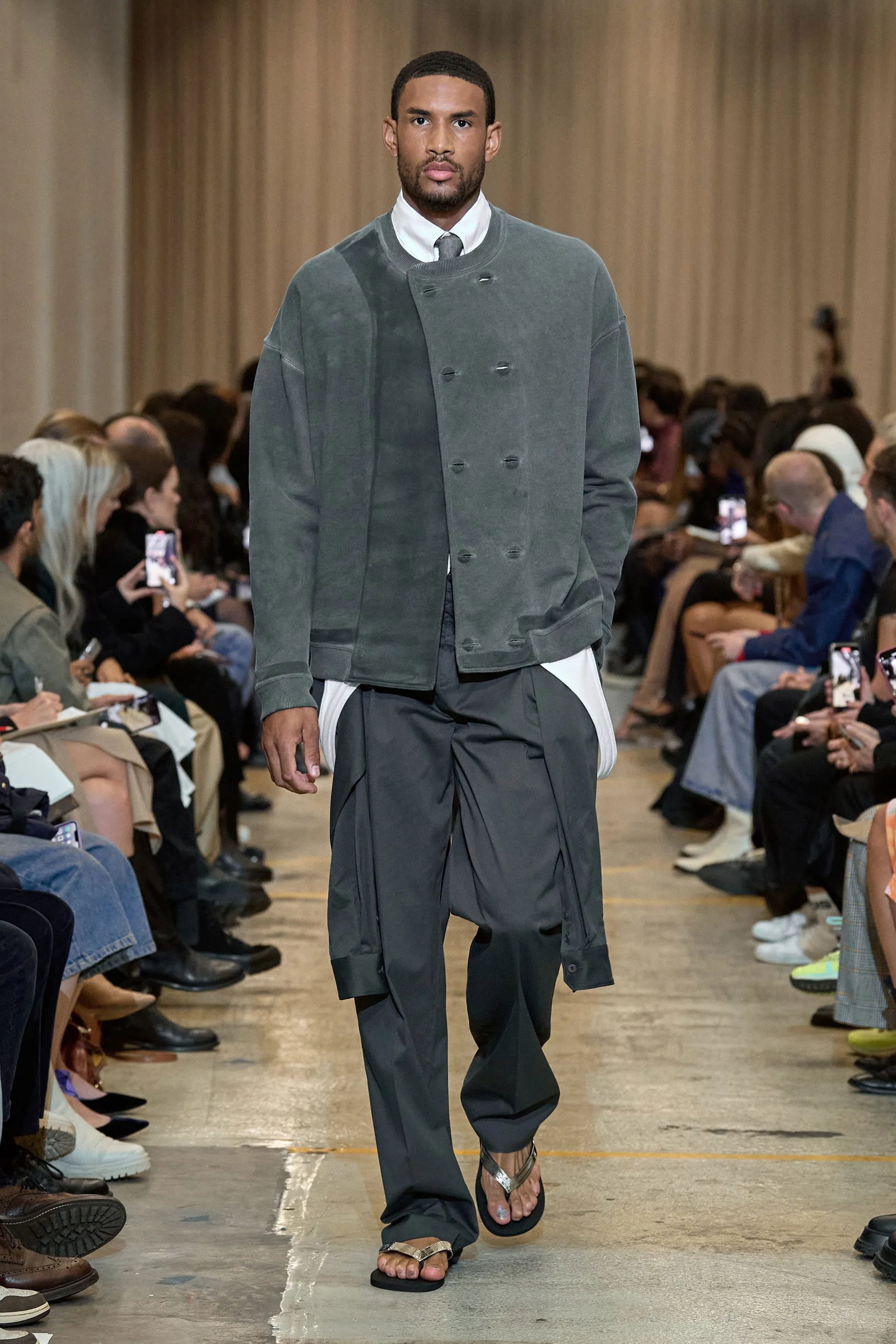00040-burberry-spring-2023-ready-to-wear-credit-brand