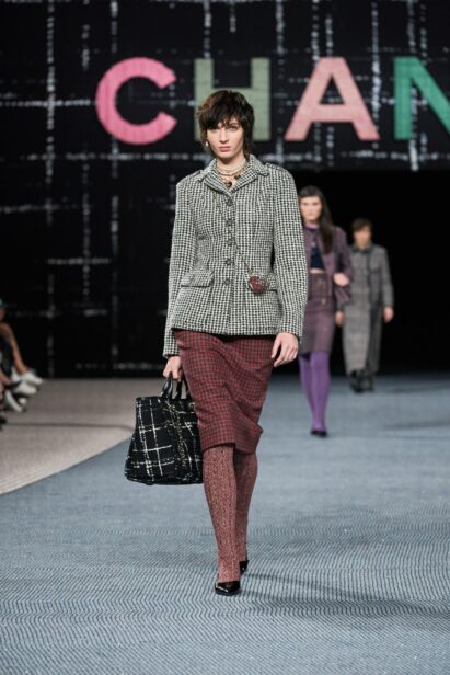 00040-chanel-fall-2022-ready-to-wear-paris-credit-gorunway-1.jpeg