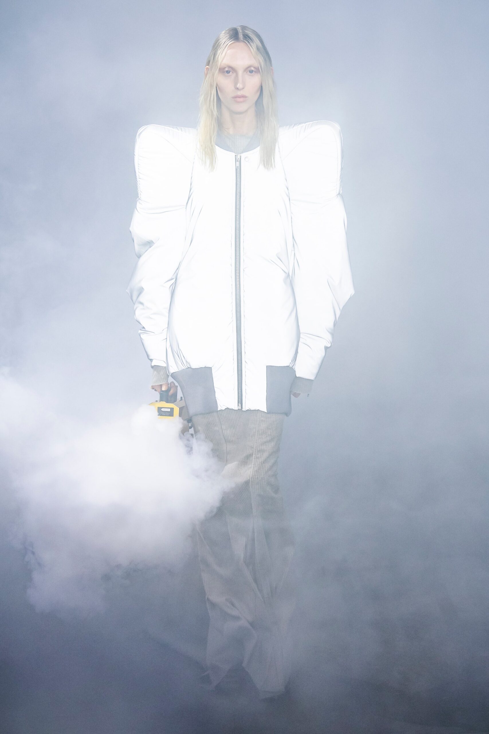 00040-rick-owens-fall-2022-ready-to-wear-paris-credit-gorunway-3.jpg
