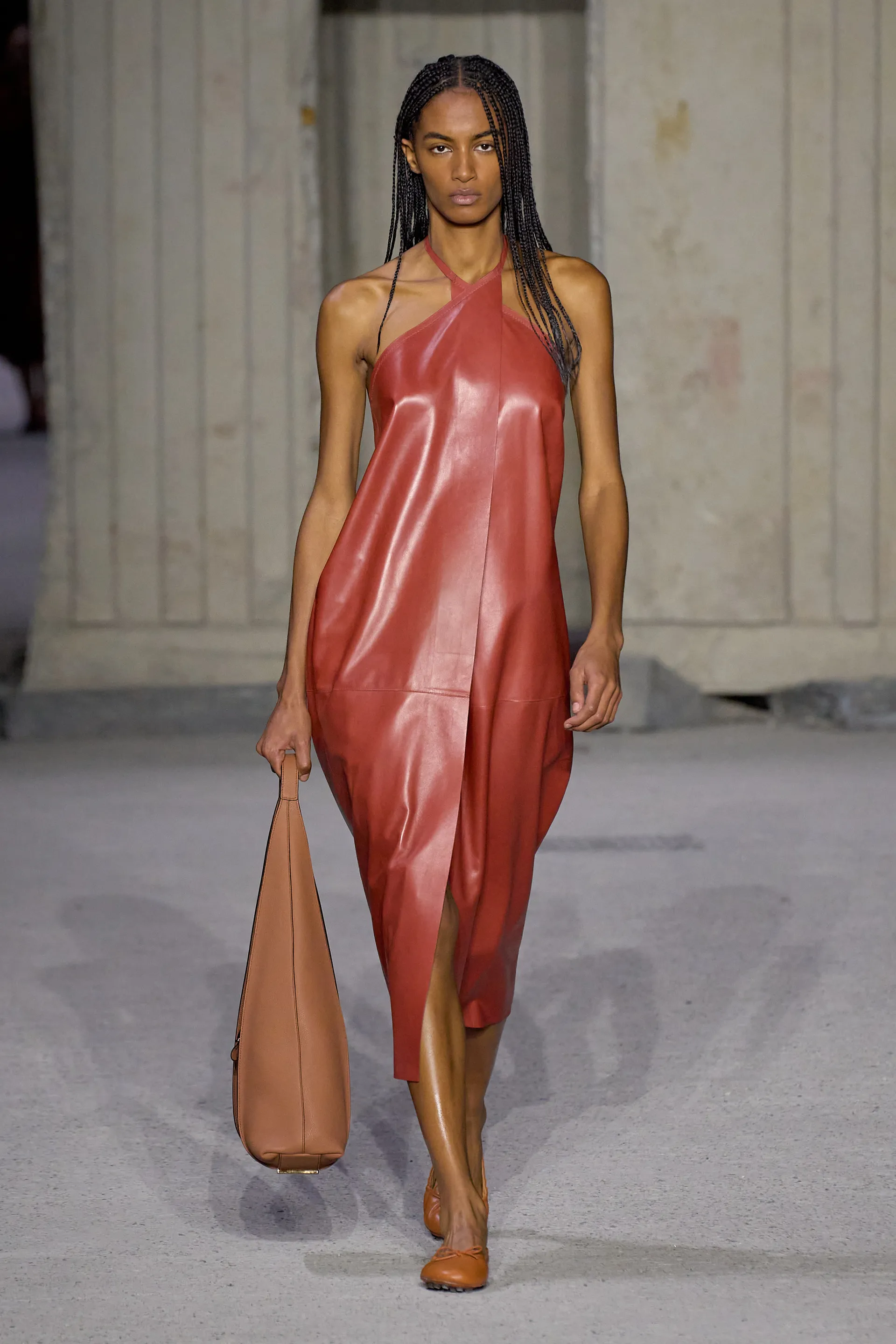 00040-tods-spring-2023-ready-to-wear-credit-gorunway