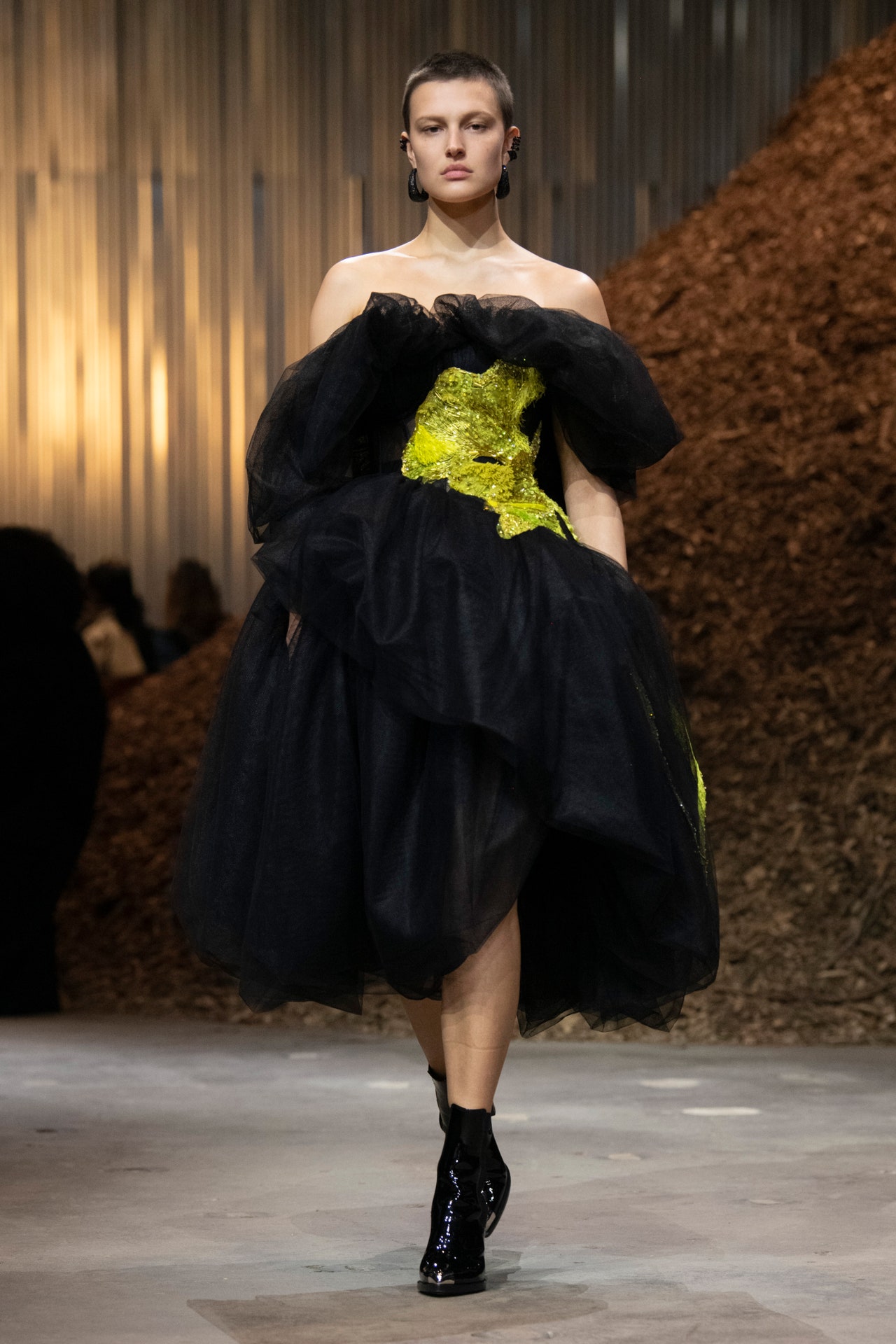 00041-alexander-mcqueen-fall-2022-ready-to-wear-credit-brand-1.jpeg