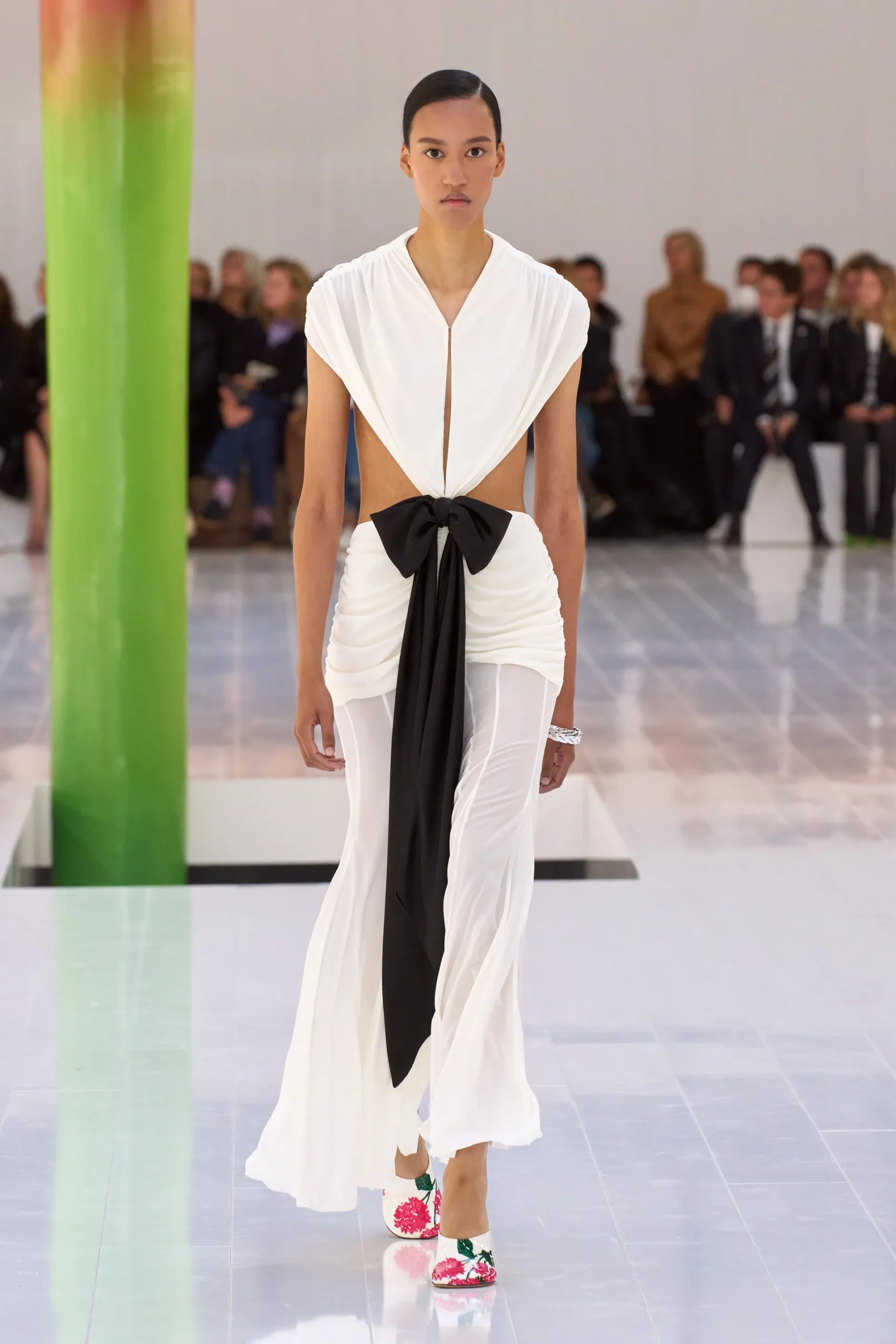 00041-loewe-spring-2023-ready-to-wear-credit-gorunway