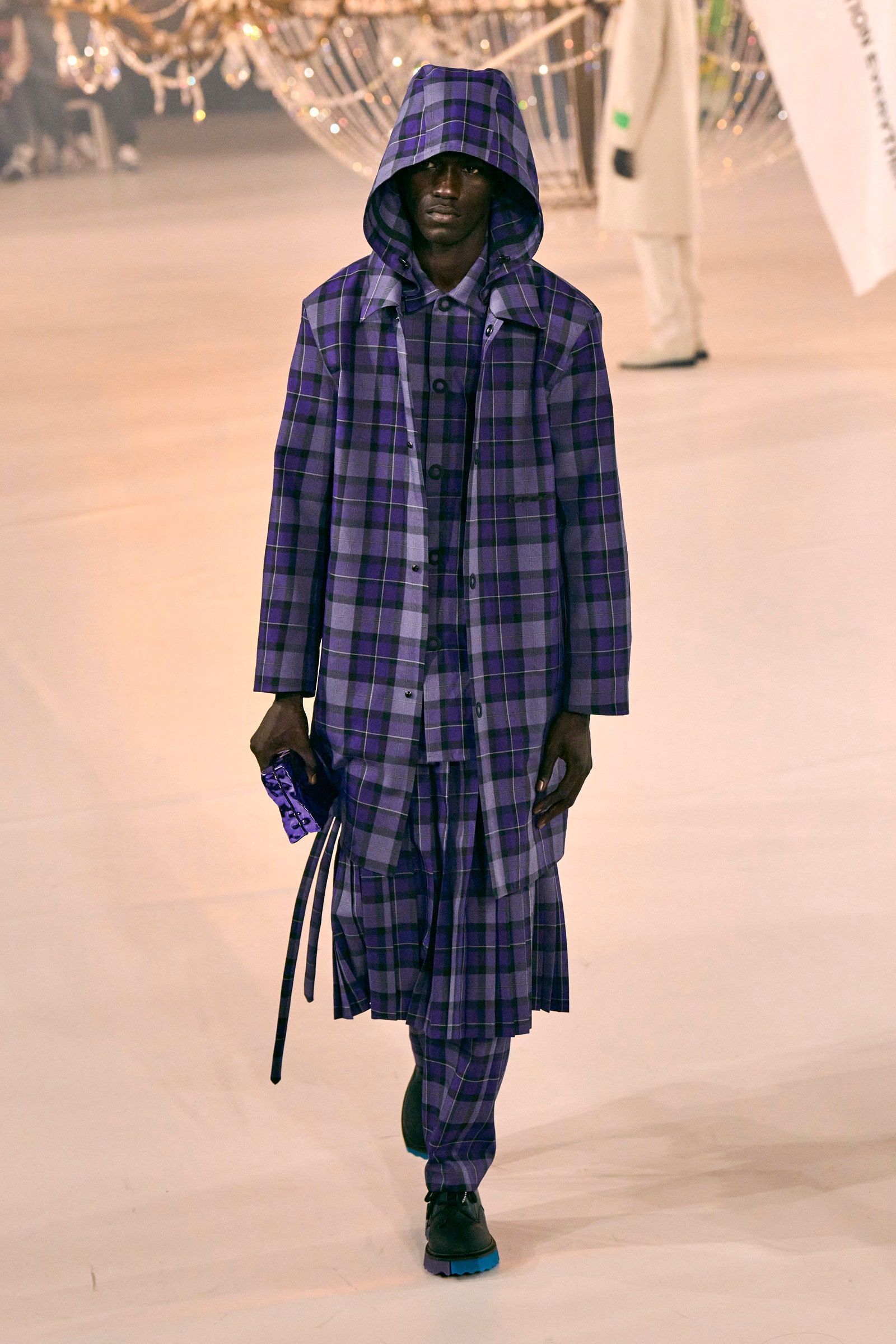 00041-off-white-fall-2022-ready-to-wear-paris-credit-gorunway-1.jpeg