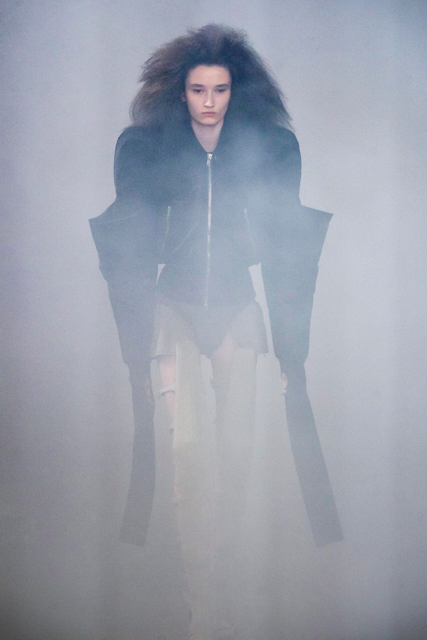 00041-rick-owens-fall-2022-ready-to-wear-paris-credit-gorunway-3.jpg