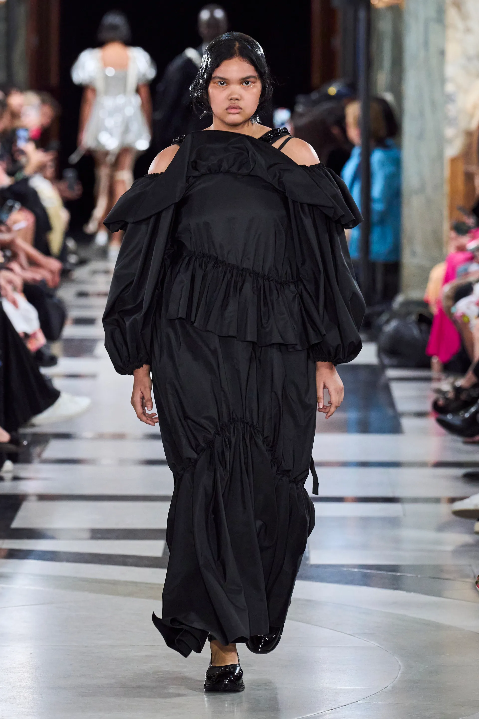 00041-simone-rocha-spring-2023-ready-to-wear-credit-gorunway