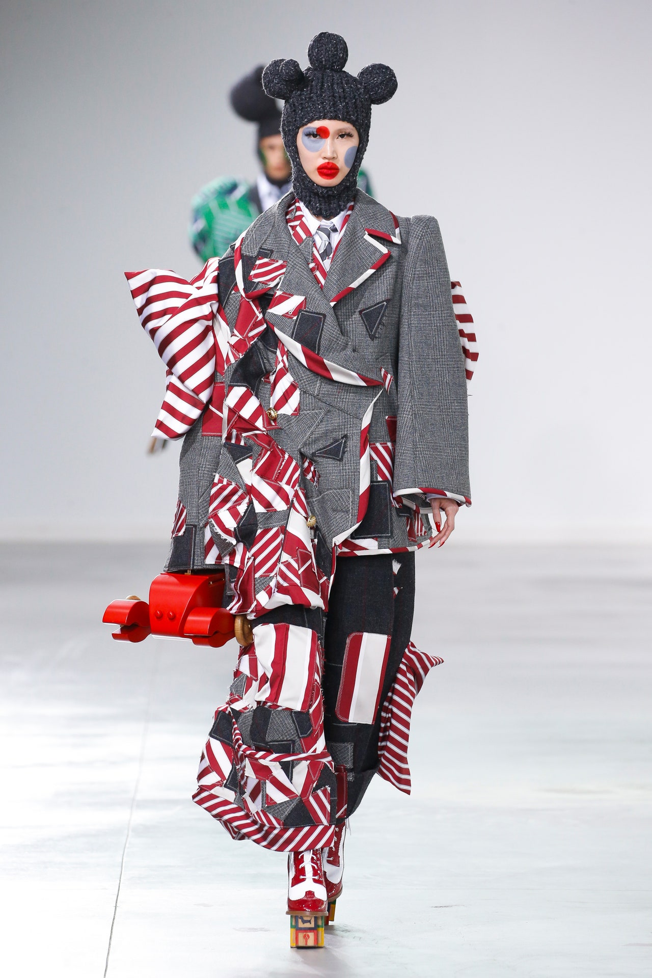 00041-thom-browne-fall-2022-credit-brand-1.jpeg