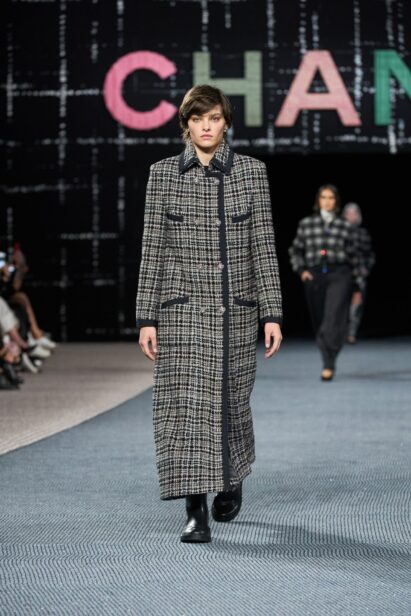 00042-chanel-fall-2022-ready-to-wear-paris-credit-gorunway-1.jpeg