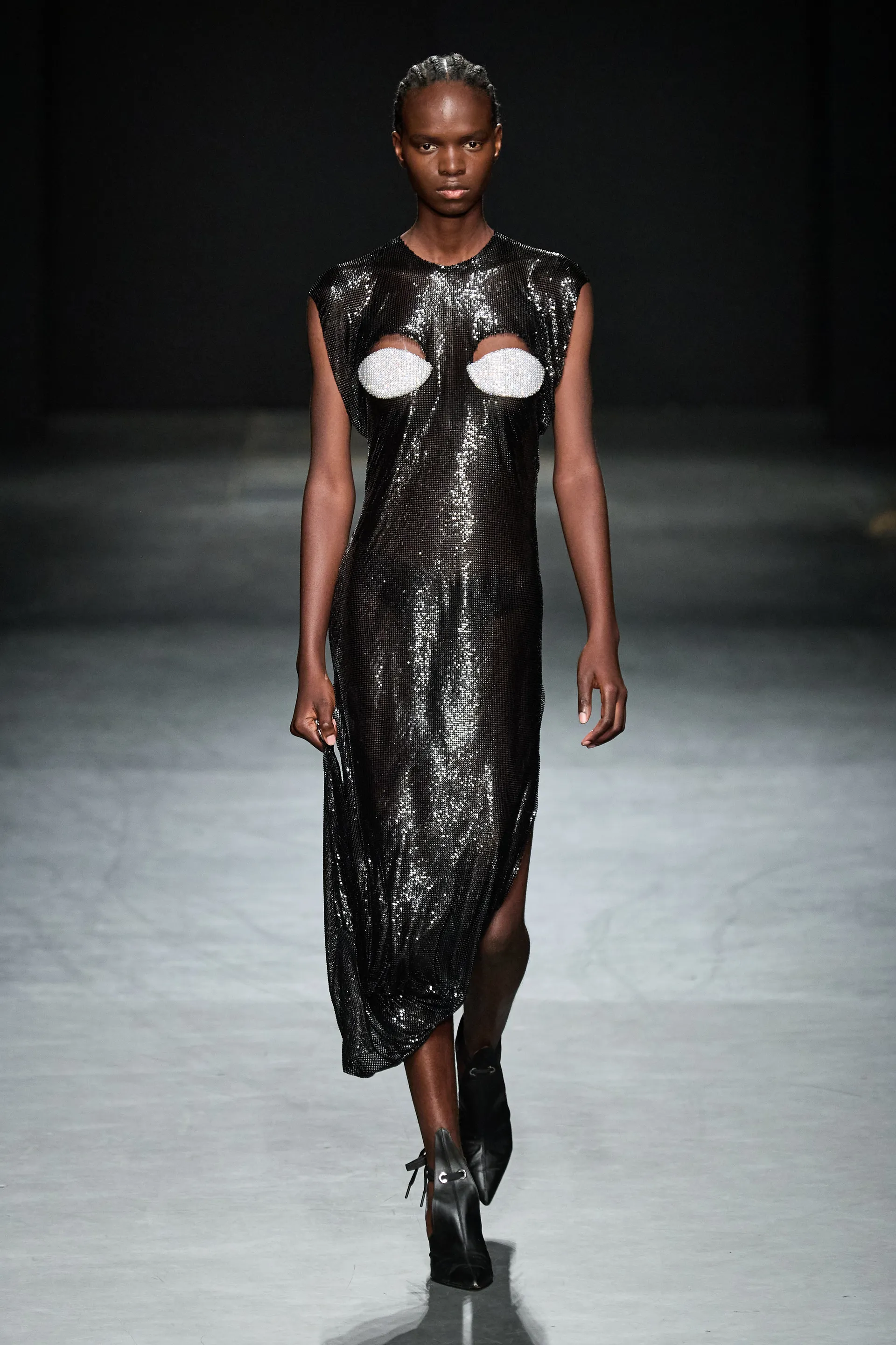 00042-christopher-kane-spring-2023-ready-to-wear-credit-gorunway