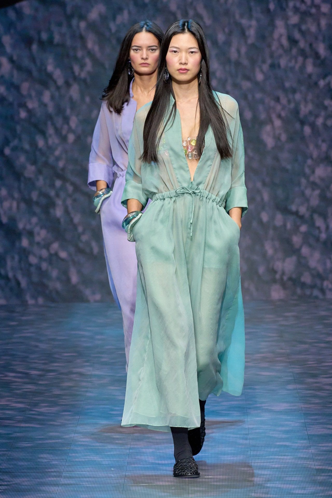00042-emporio-armani-spring-2023-ready-to-wear-credit-gorunway