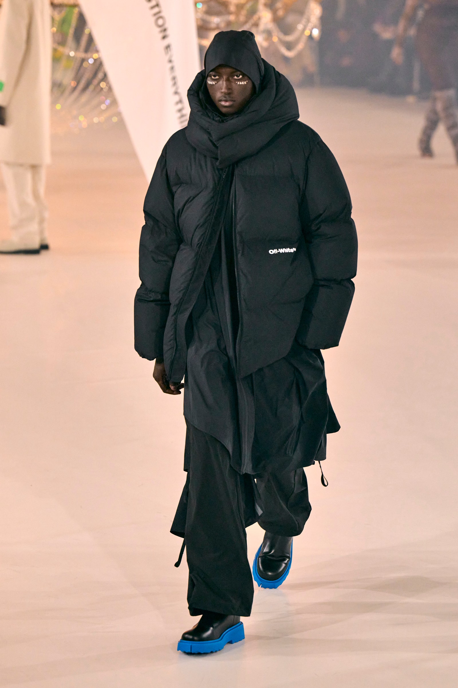 00042-off-white-fall-2022-ready-to-wear-paris-credit-gorunway-1.jpeg
