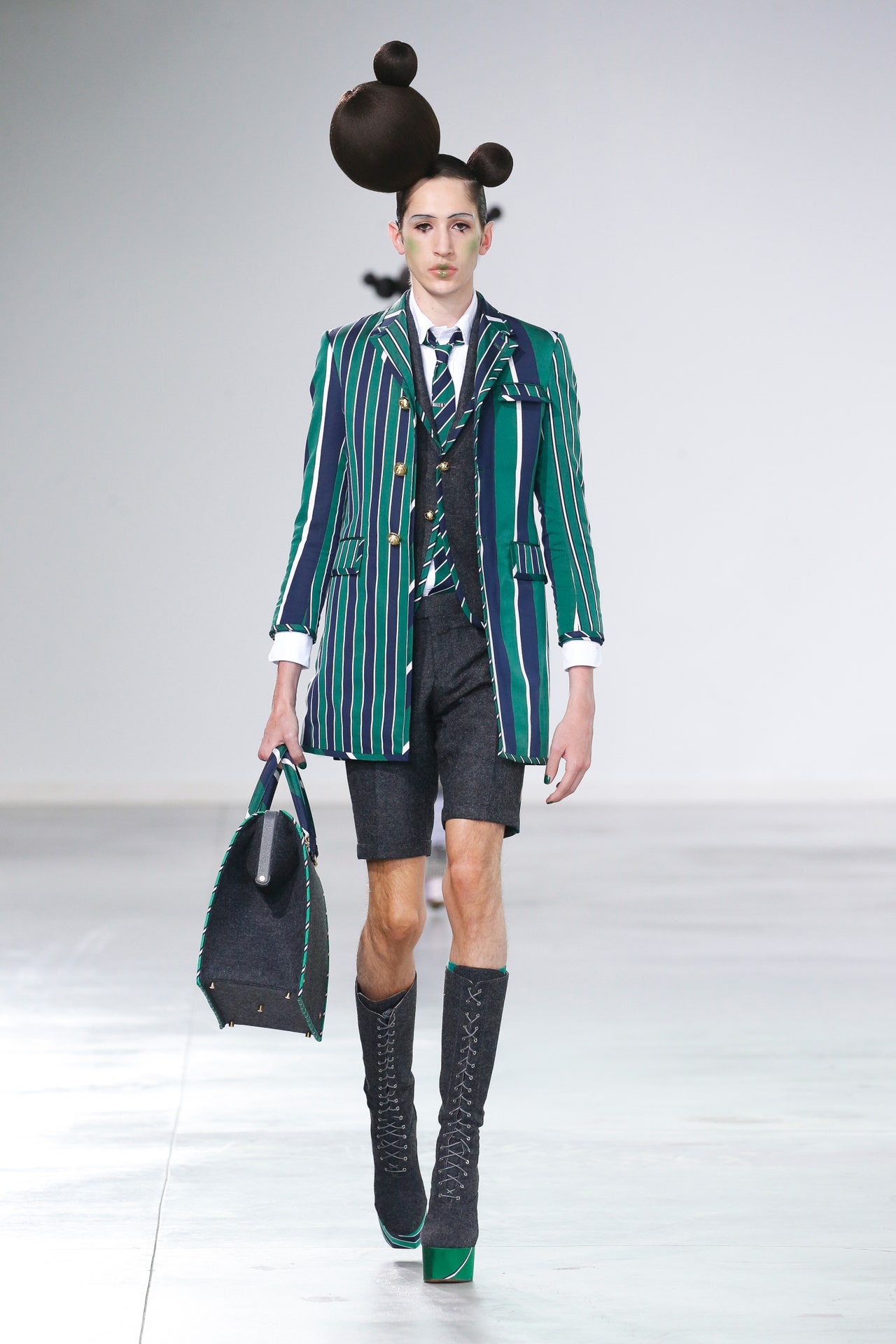 00042-thom-browne-fall-2022-credit-brand-1.jpeg
