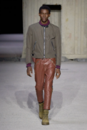 00042-tods-spring-2023-ready-to-wear-credit-gorunway