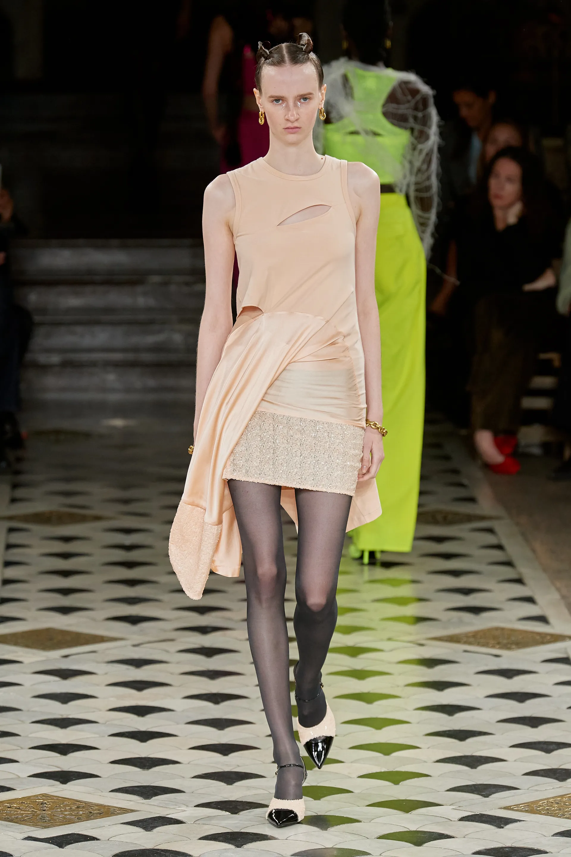00042-undercover-spring-2023-ready-to-wear-credit-gorunway