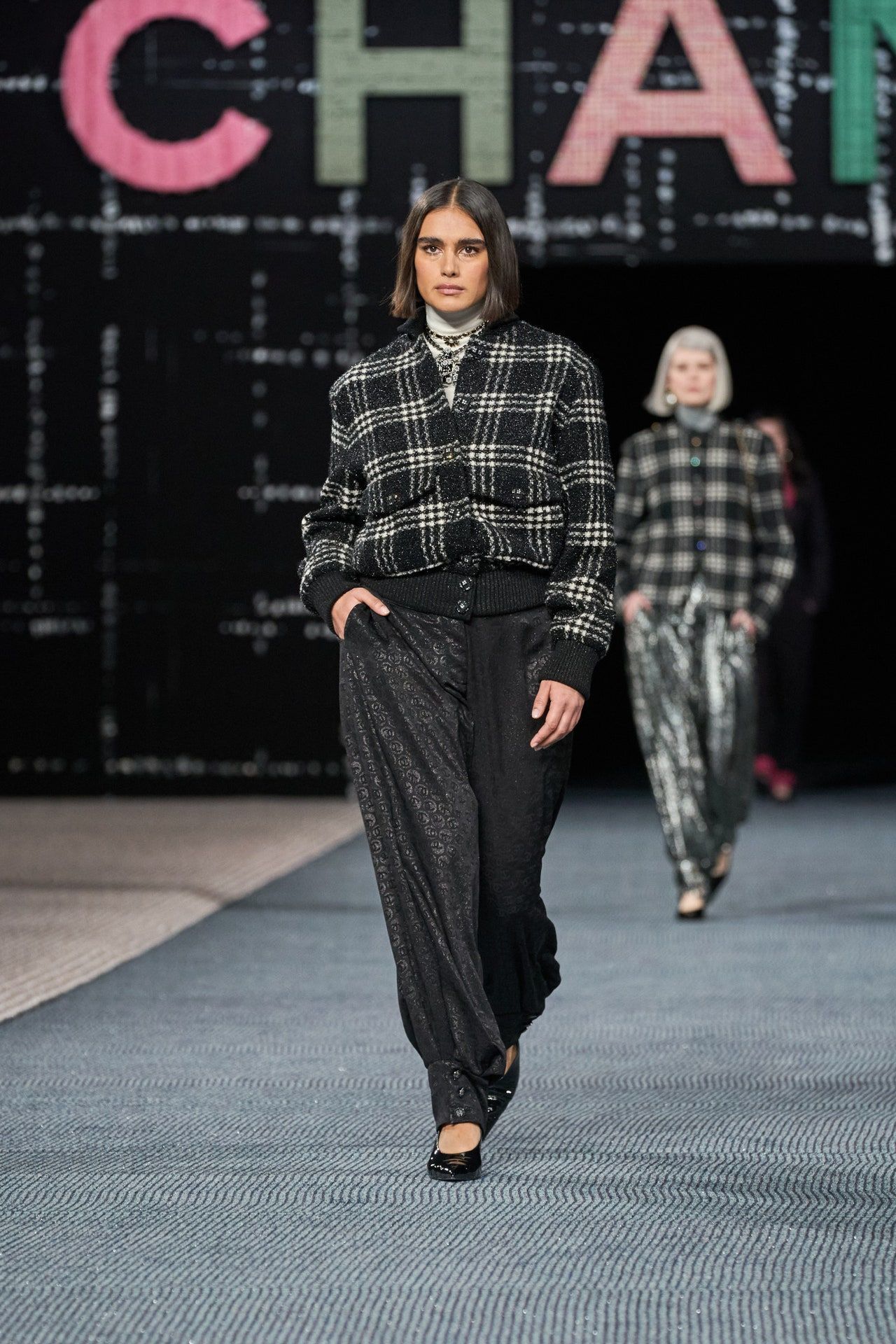 00043-chanel-fall-2022-ready-to-wear-paris-credit-gorunway-1.jpeg