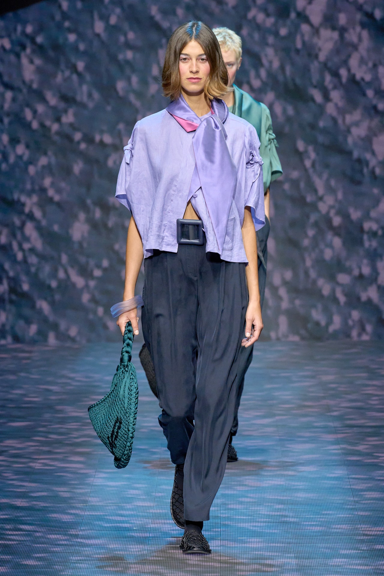 00043-emporio-armani-spring-2023-ready-to-wear-credit-gorunway