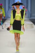 00043-moschino-spring-2023-ready-to-wear-credit-gorunway