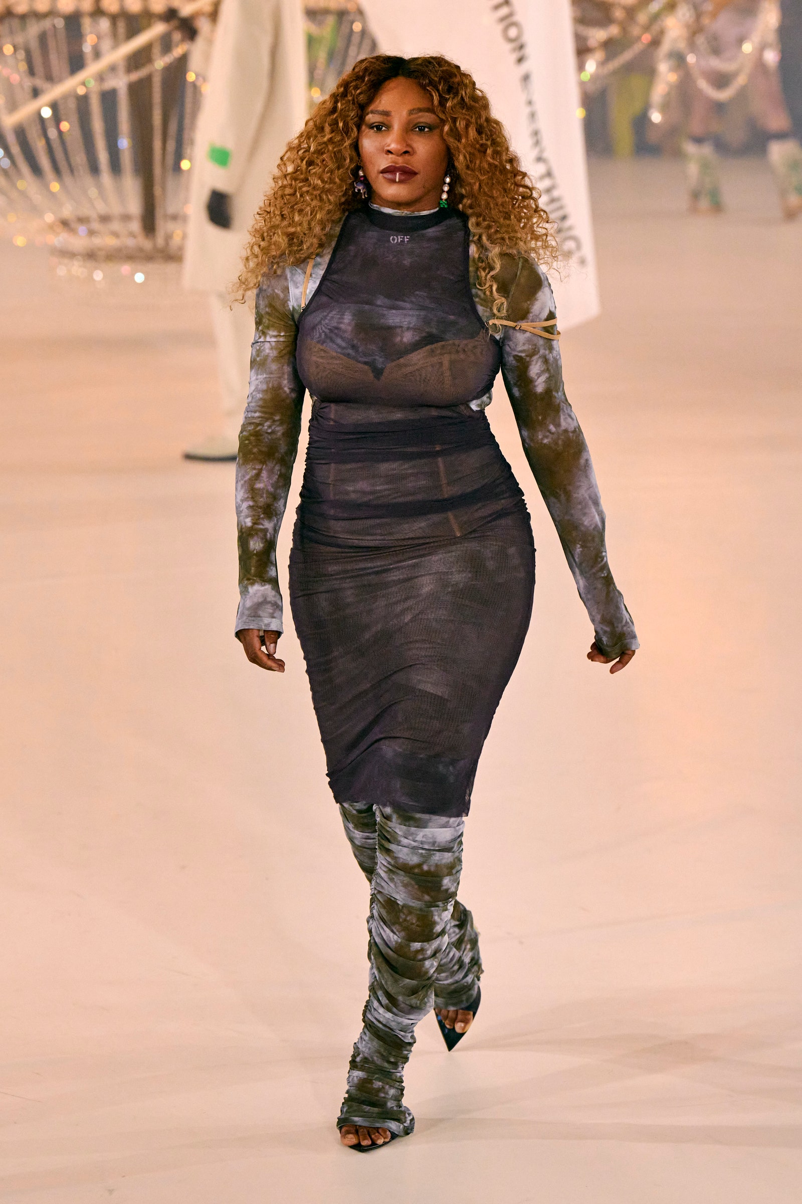 00043-off-white-fall-2022-ready-to-wear-paris-credit-gorunway-1.jpeg