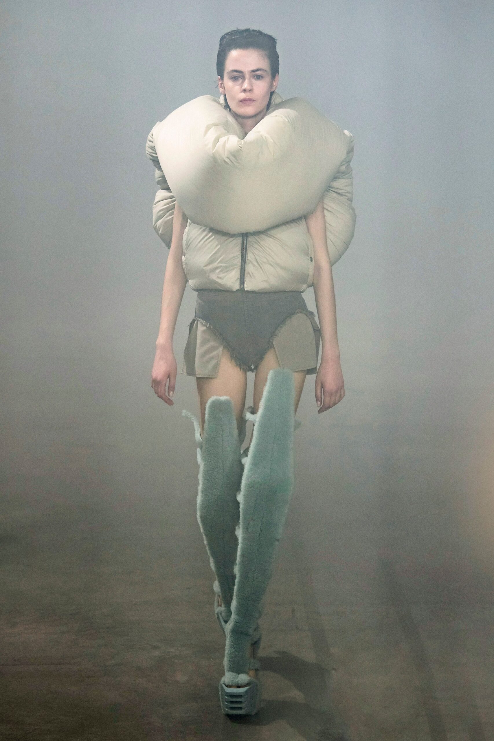 00043-rick-owens-fall-2022-ready-to-wear-paris-credit-gorunway-3.jpg