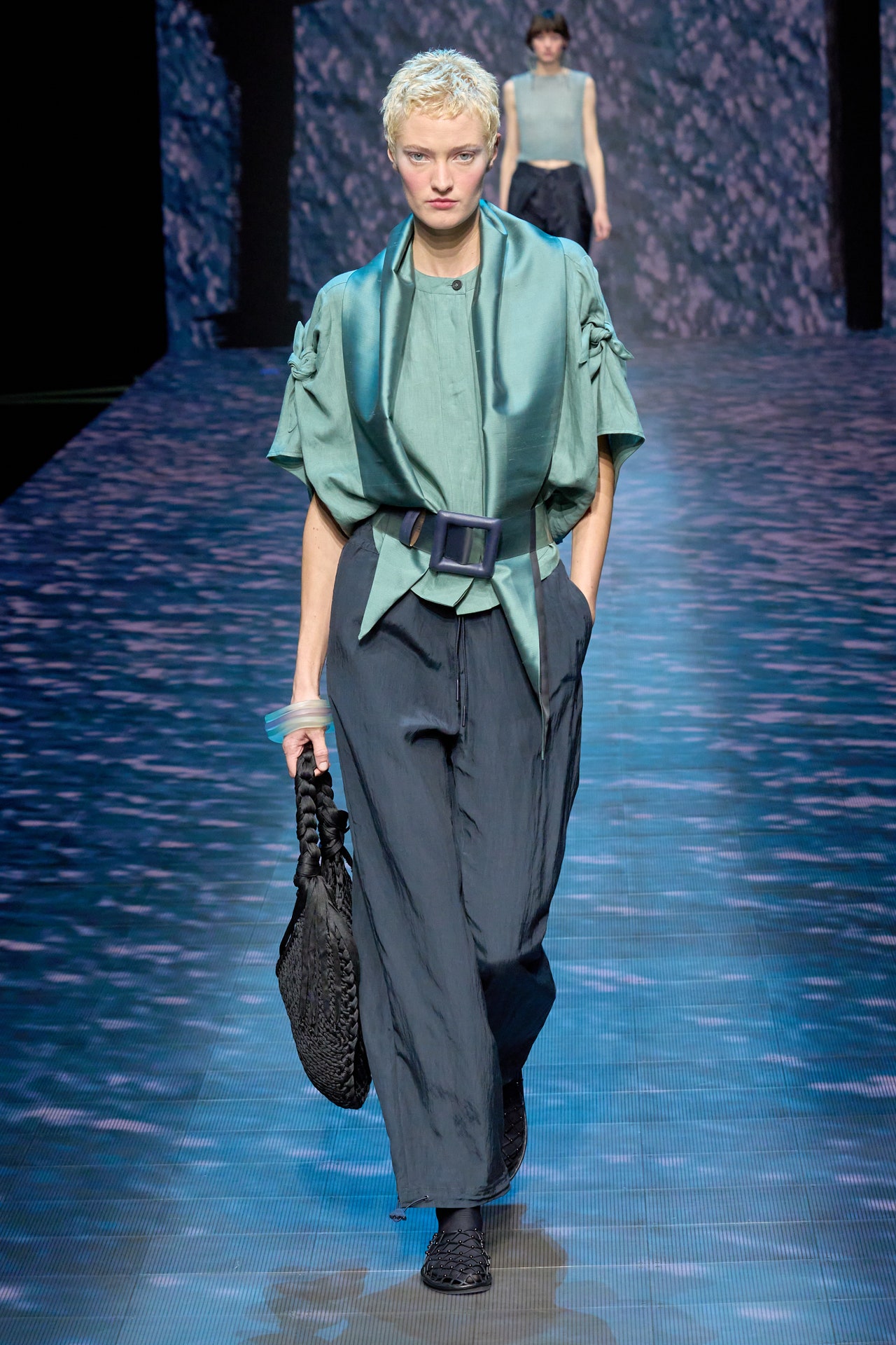 00044-emporio-armani-spring-2023-ready-to-wear-credit-gorunway