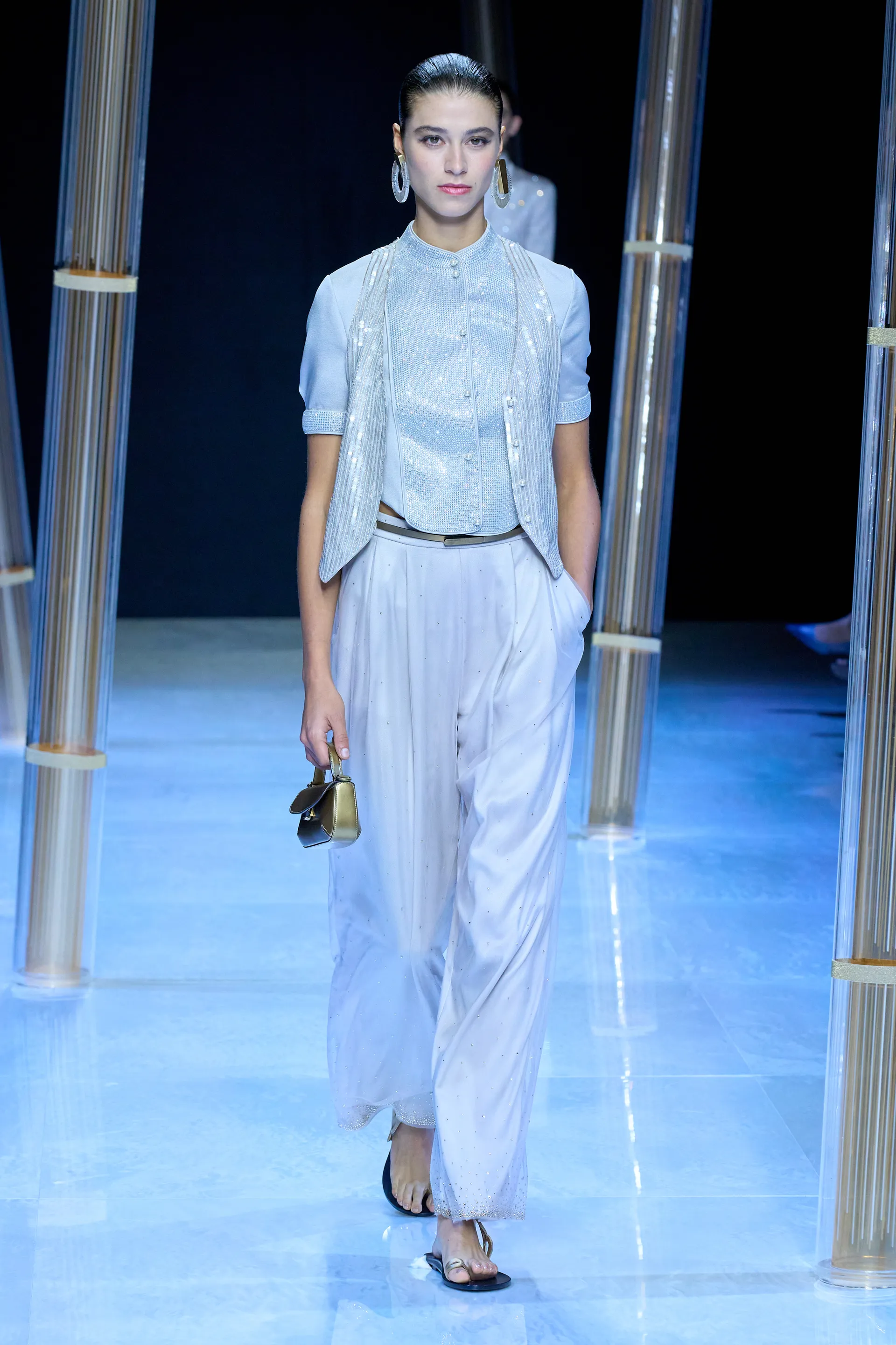 00044-giorgio-armani-spring-2023-ready-to-wear-credit-gorunway
