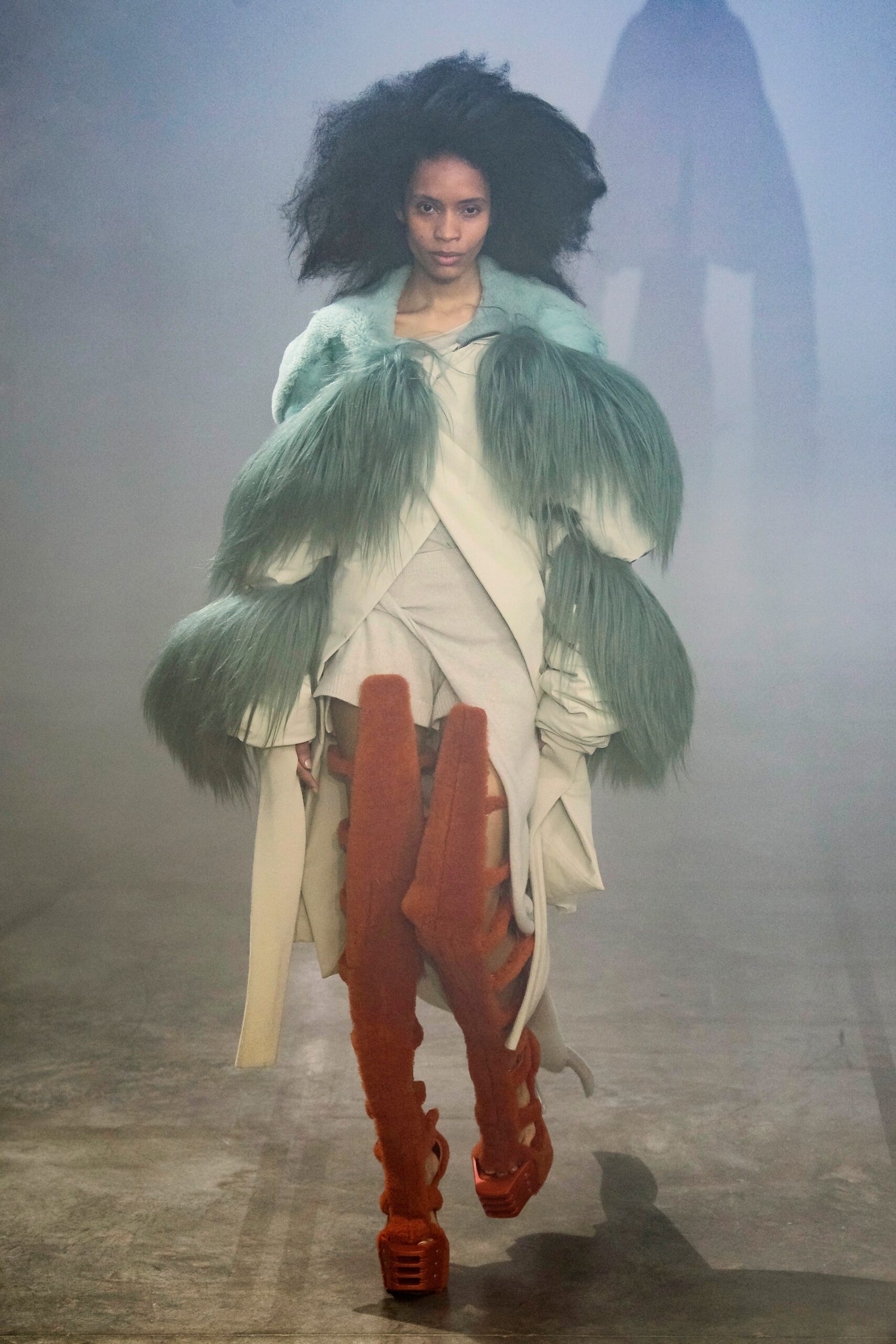 00044-rick-owens-fall-2022-ready-to-wear-paris-credit-gorunway-3.jpg