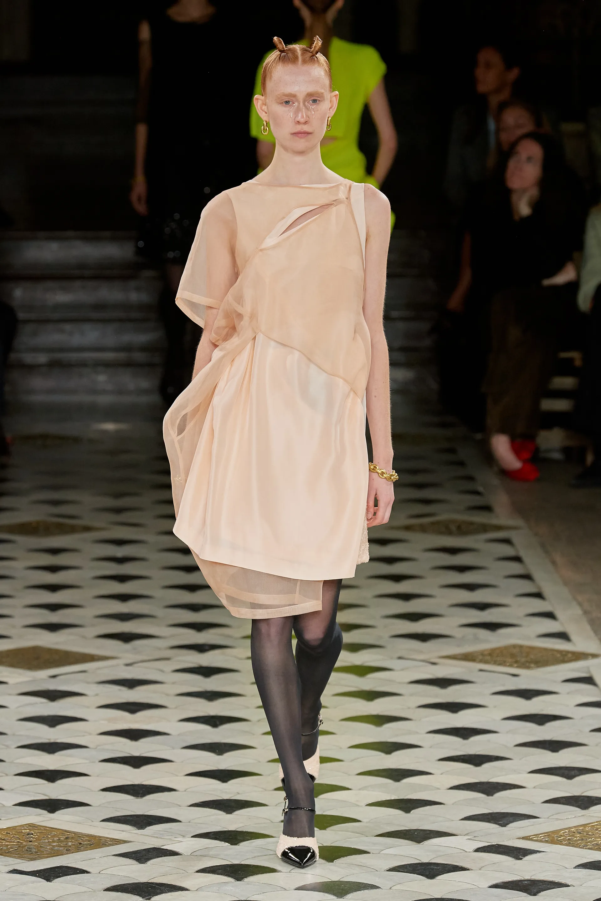 00044-undercover-spring-2023-ready-to-wear-credit-gorunway