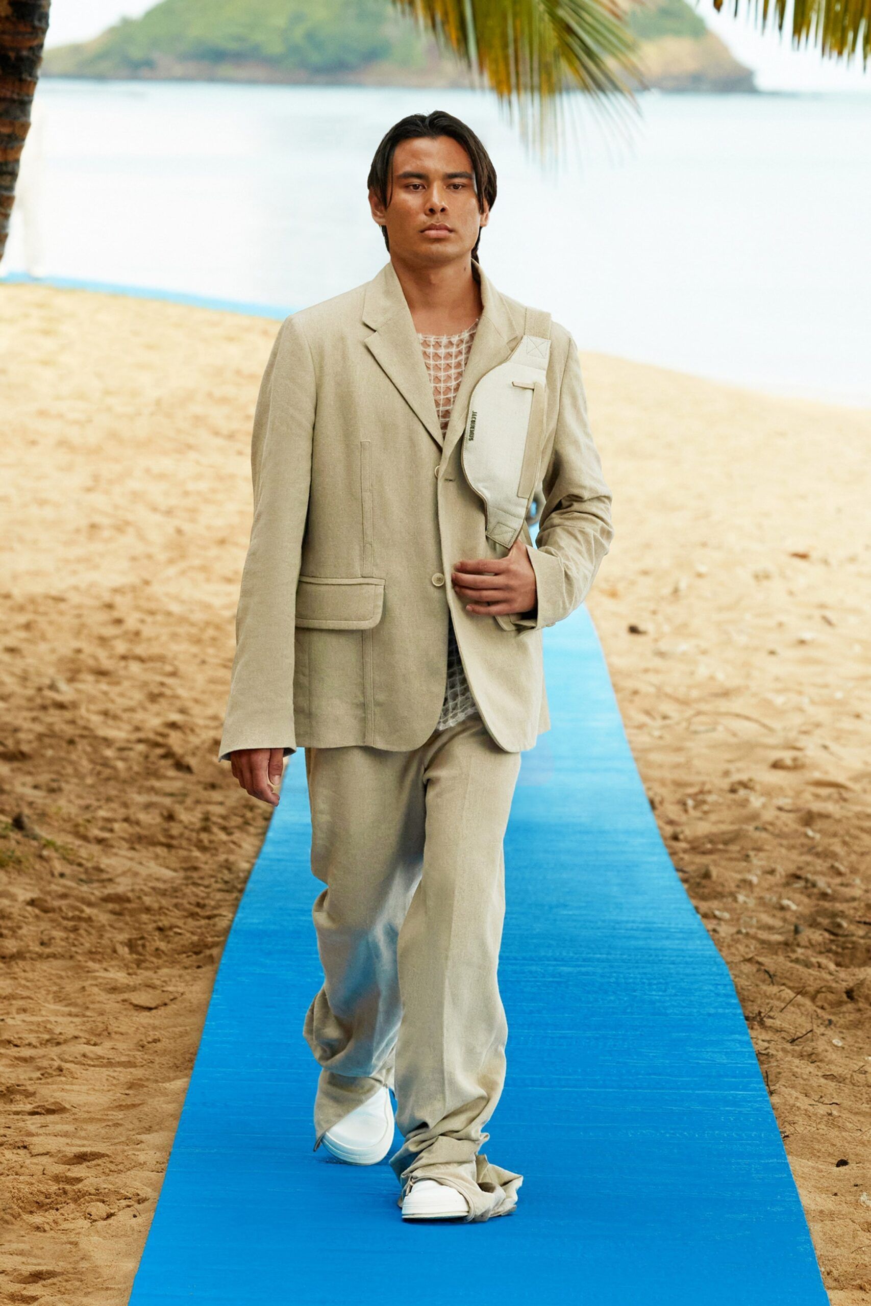 00045-jacquemus-spring-2022-ready-to-wear-credit-brand-1.jpg