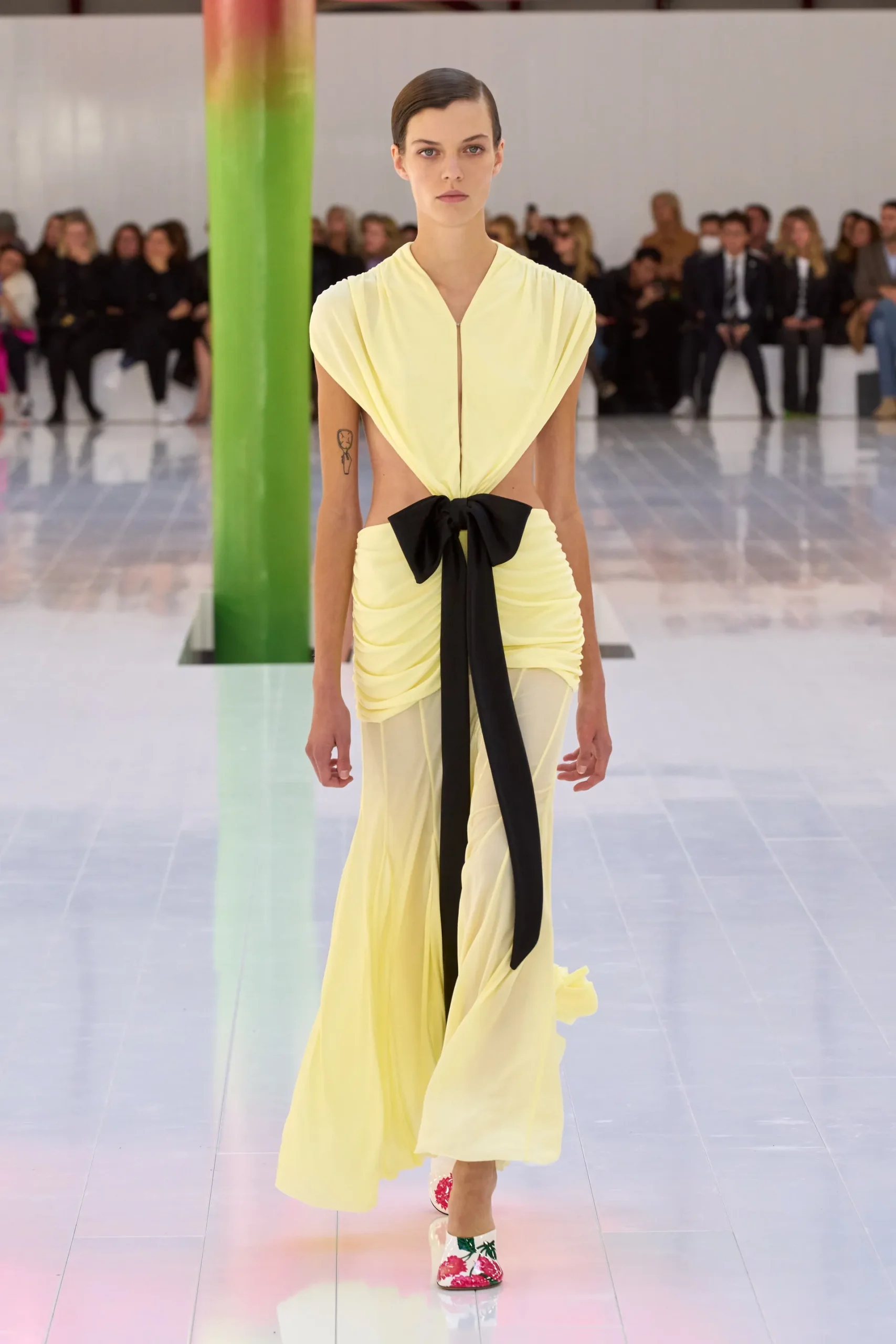 00045-loewe-spring-2023-ready-to-wear-credit-gorunway