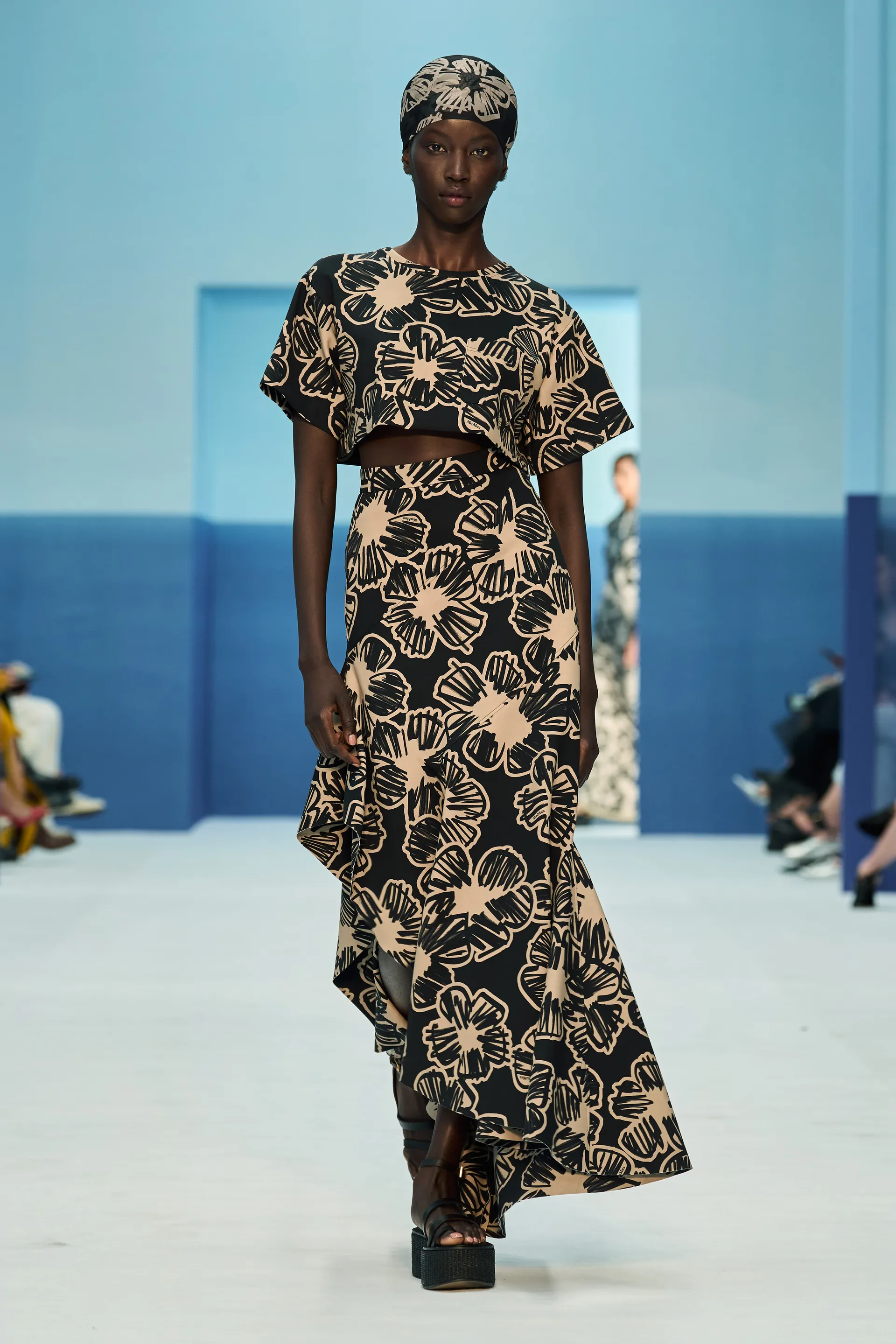 00045-max-mara-spring-2023-ready-to-wear-credit-gorunway