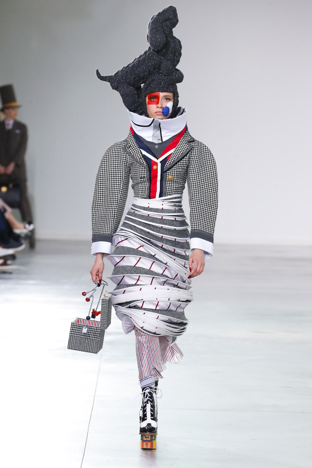 00045-thom-browne-fall-2022-credit-brand-1.jpeg