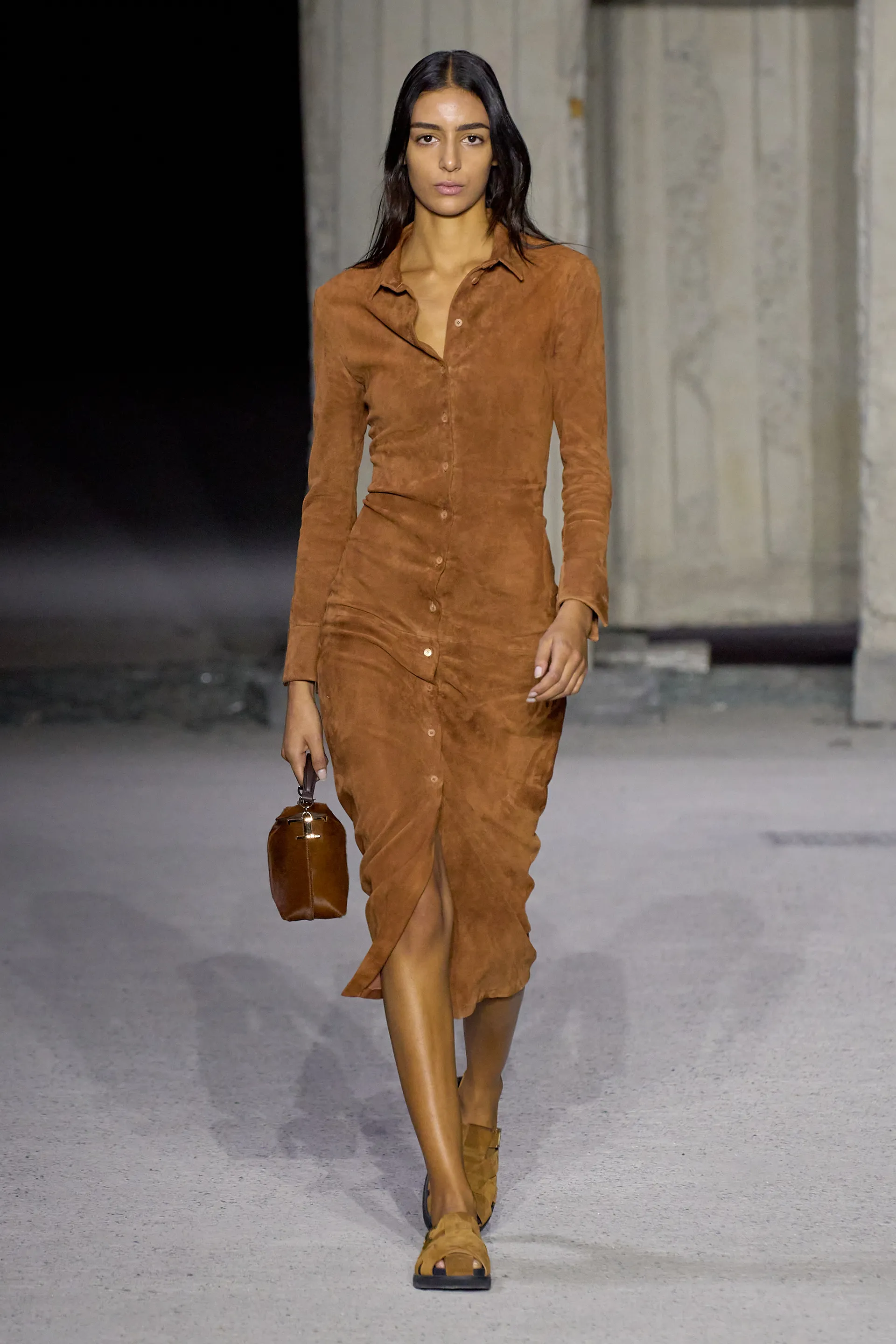 00045-tods-spring-2023-ready-to-wear-credit-gorunway