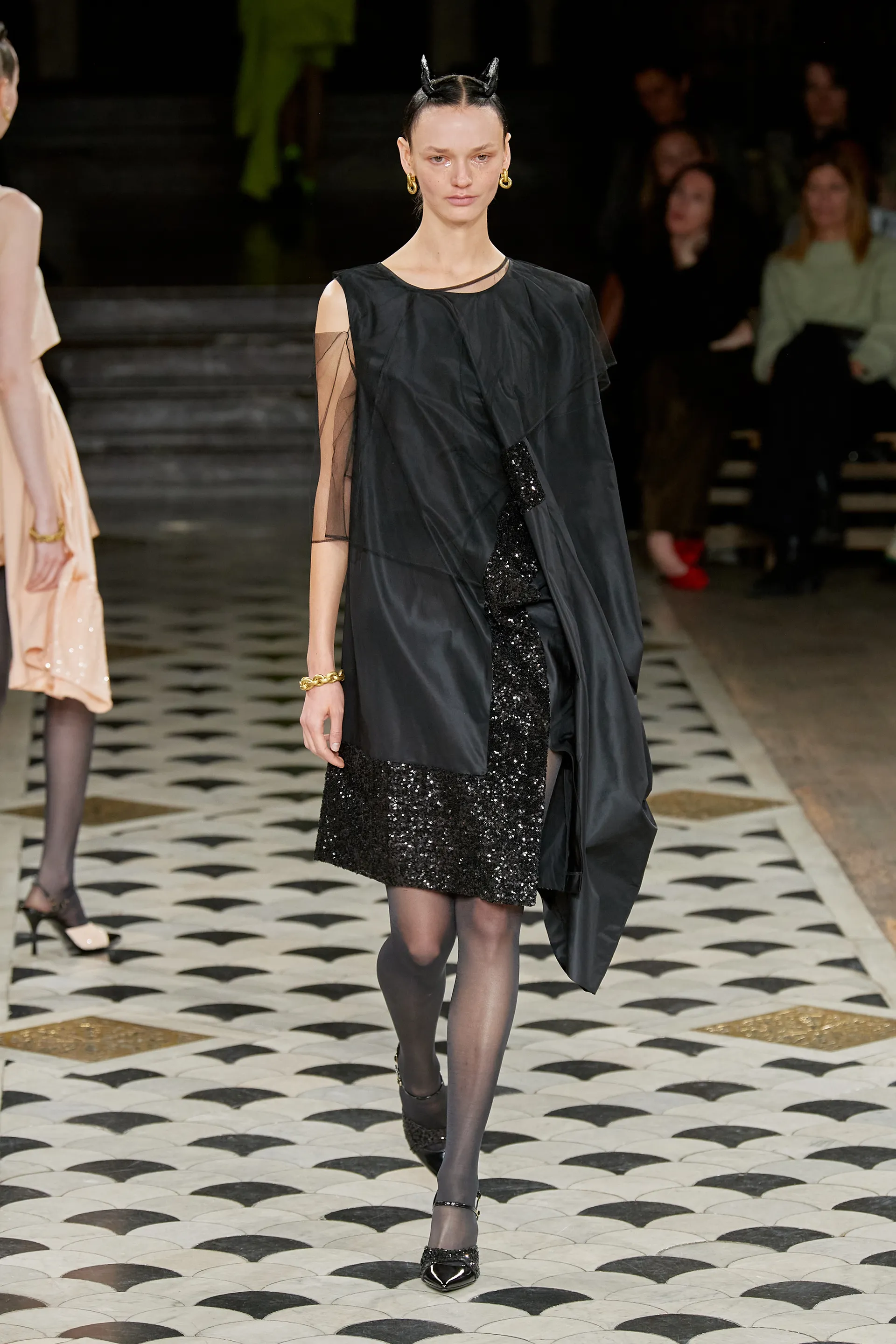 00045-undercover-spring-2023-ready-to-wear-credit-gorunway
