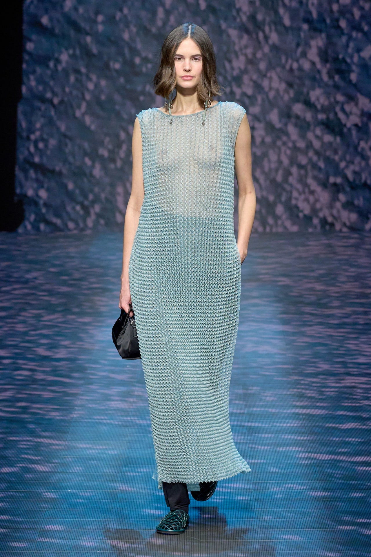 00046-emporio-armani-spring-2023-ready-to-wear-credit-gorunway
