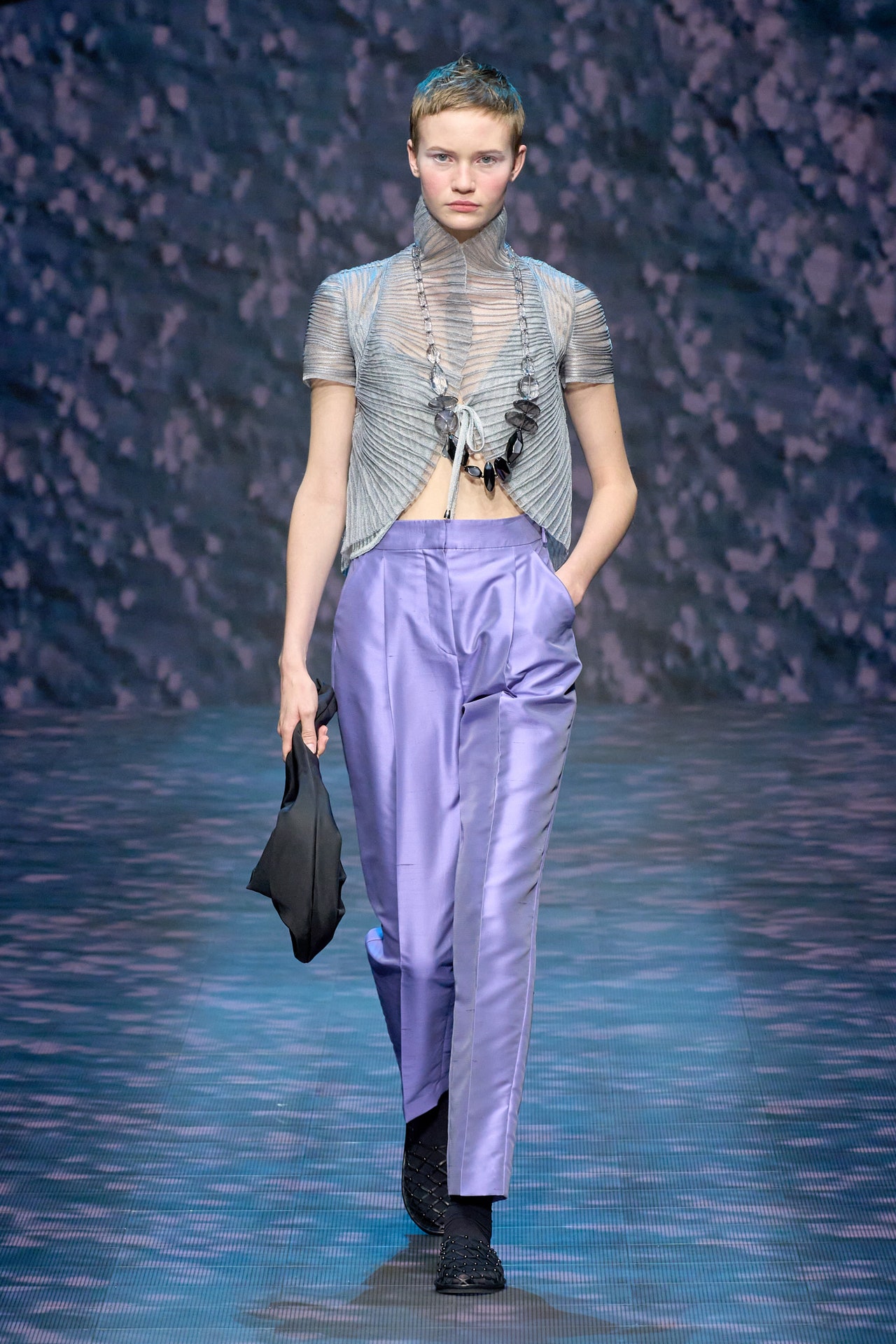 00047-emporio-armani-spring-2023-ready-to-wear-credit-gorunway
