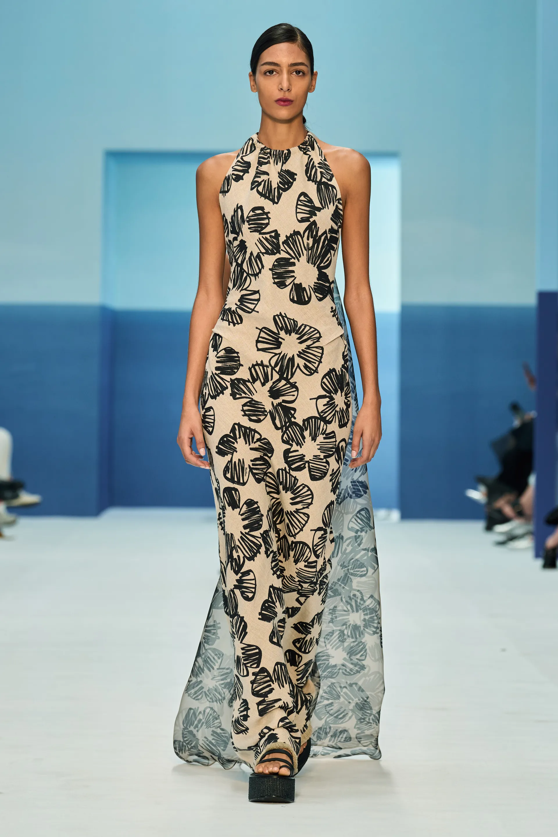 00047-max-mara-spring-2023-ready-to-wear-credit-gorunway
