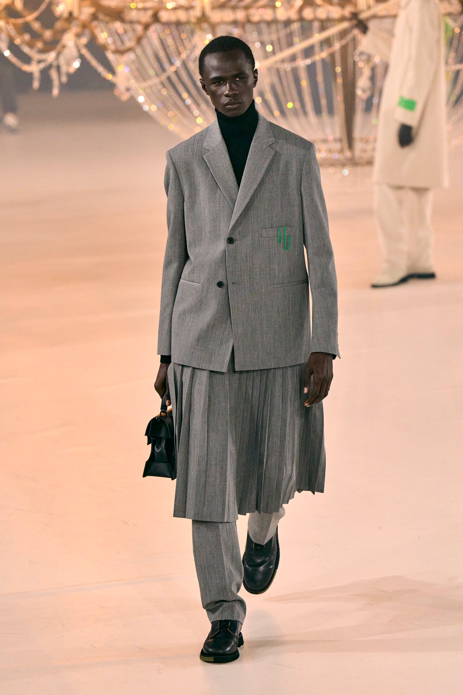 00047-off-white-fall-2022-ready-to-wear-paris-credit-gorunway-1.jpeg