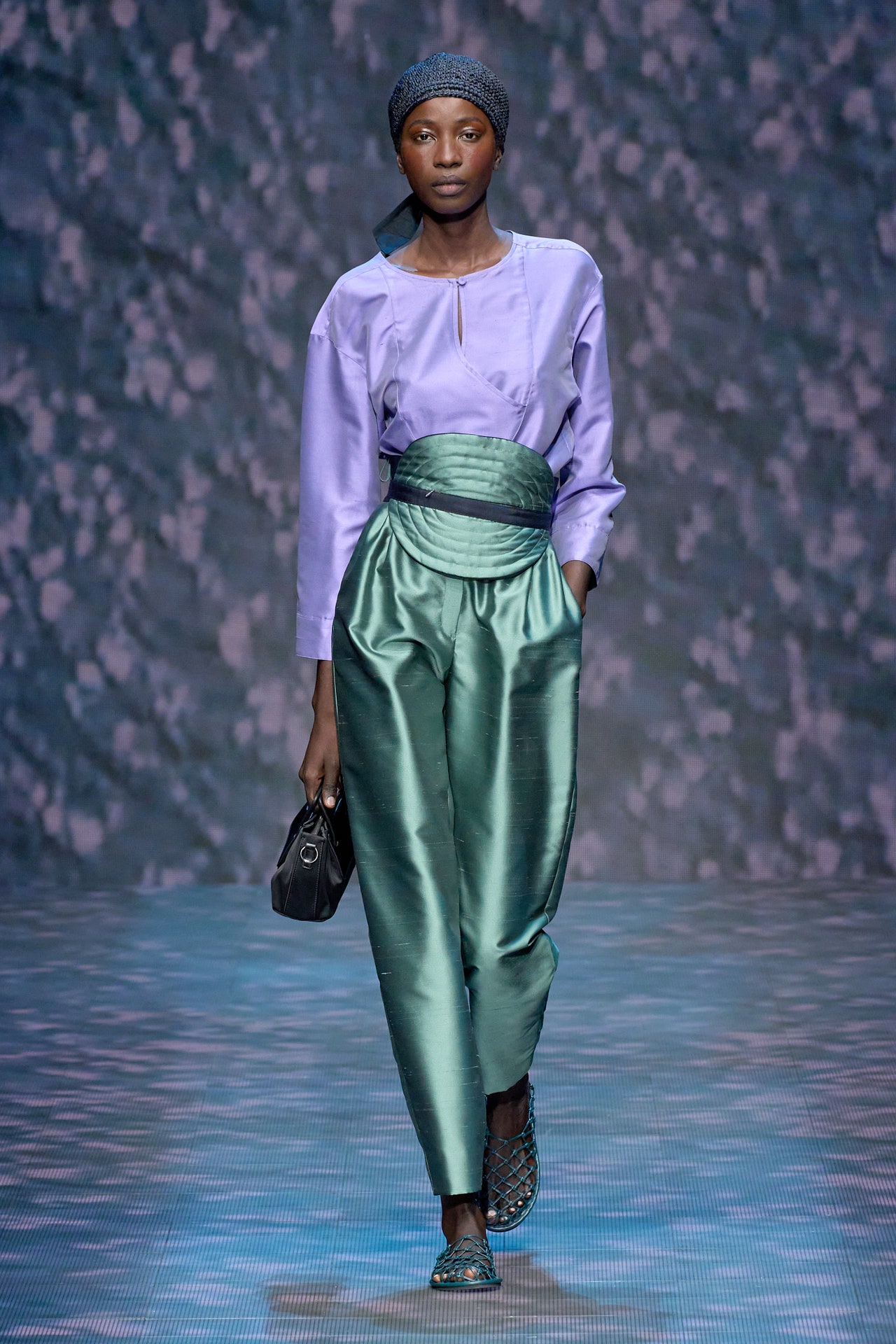 00048-emporio-armani-spring-2023-ready-to-wear-credit-gorunway