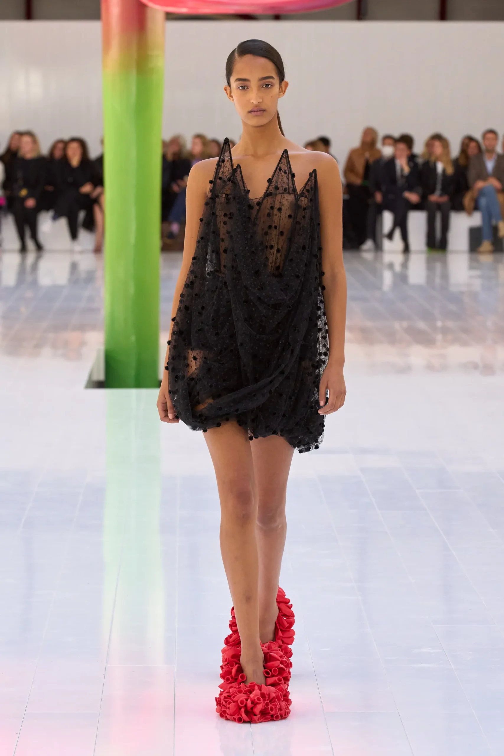00048-loewe-spring-2023-ready-to-wear-credit-gorunway