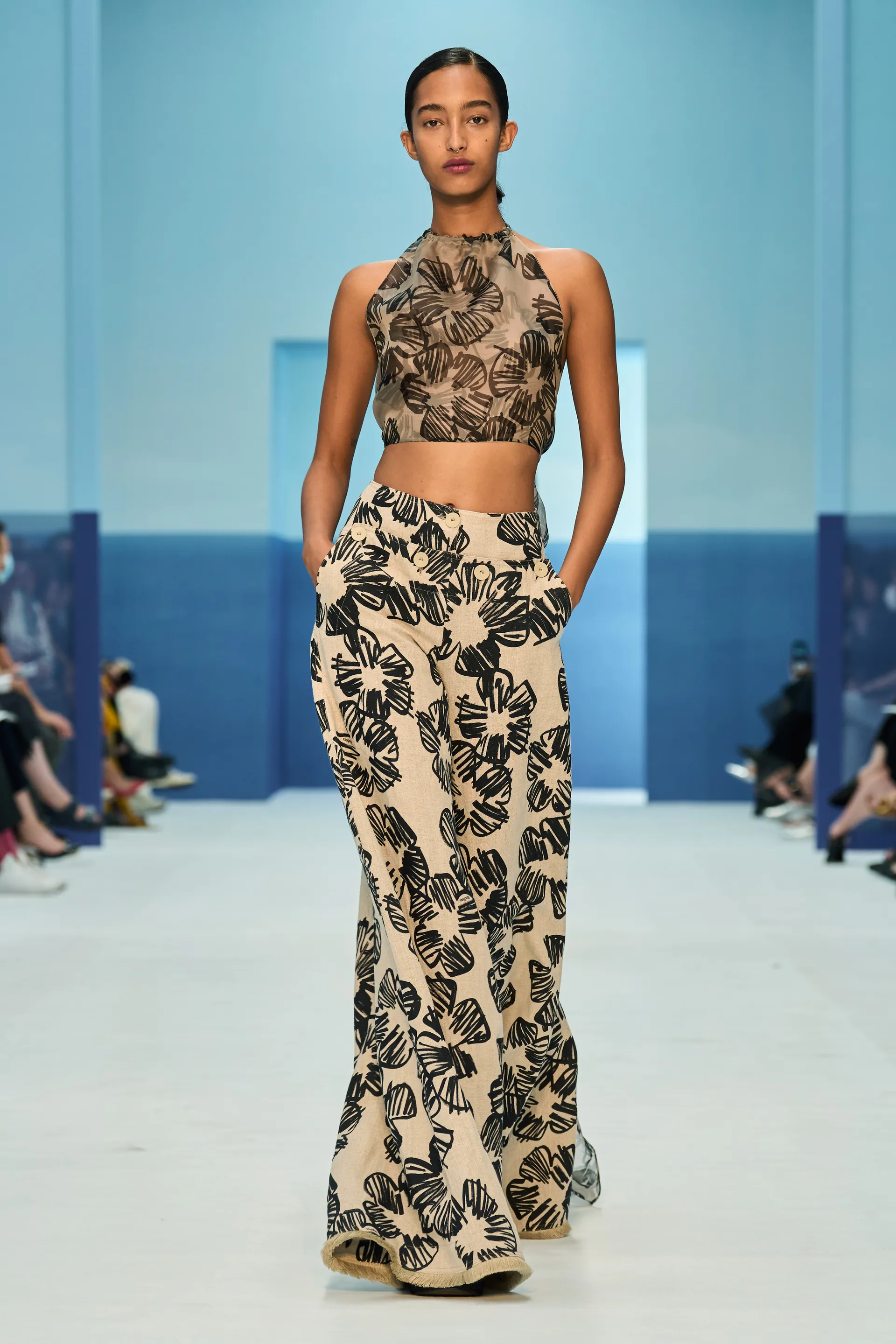00048-max-mara-spring-2023-ready-to-wear-credit-gorunway