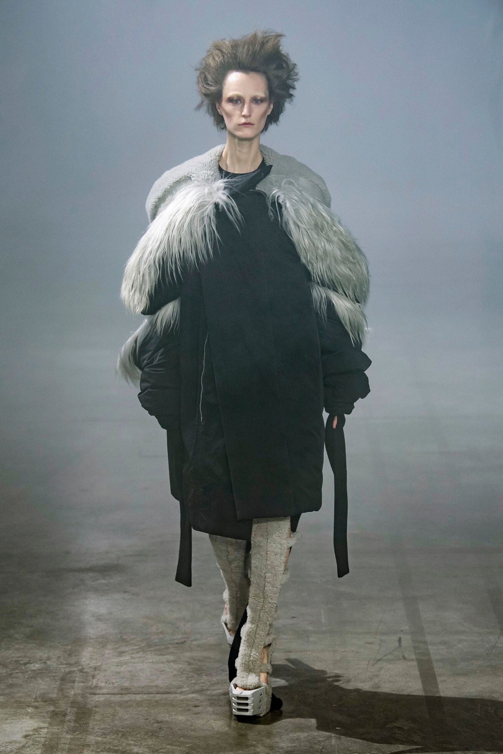 00048-rick-owens-fall-2022-ready-to-wear-paris-credit-gorunway-3.jpg